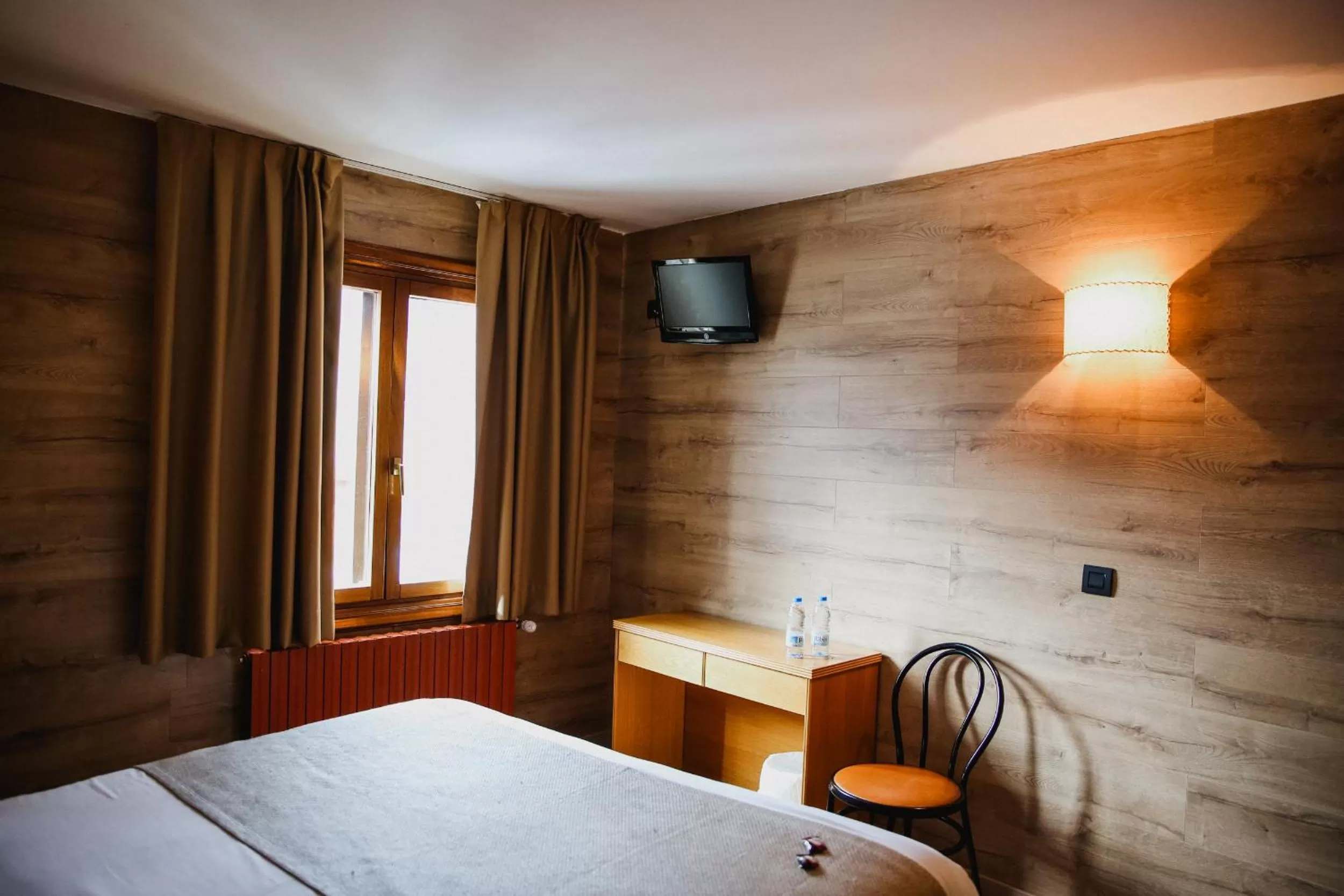 Bedroom, Bed in Cal Ruiz