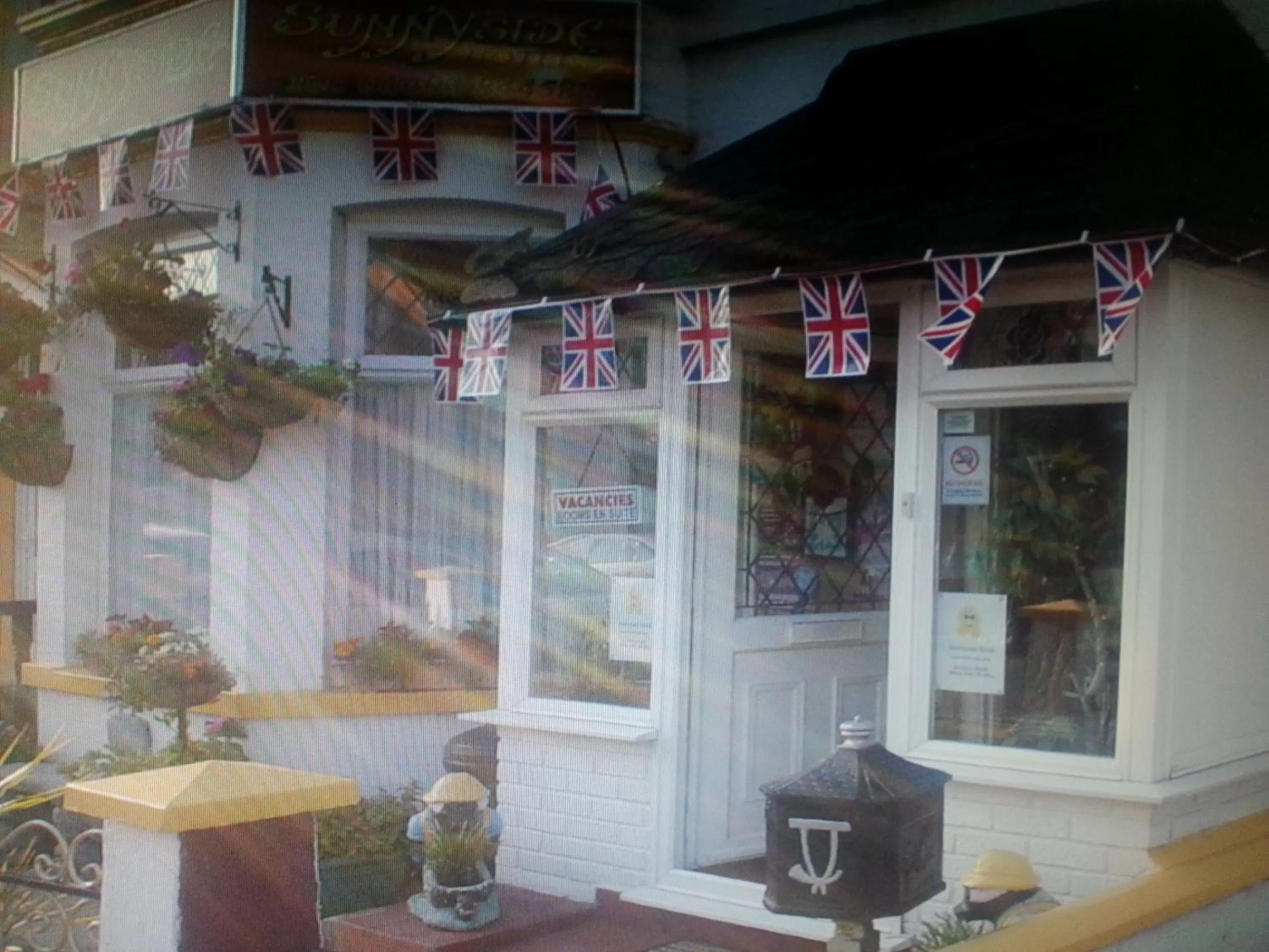 Facade/entrance in Sunnyside Hotel