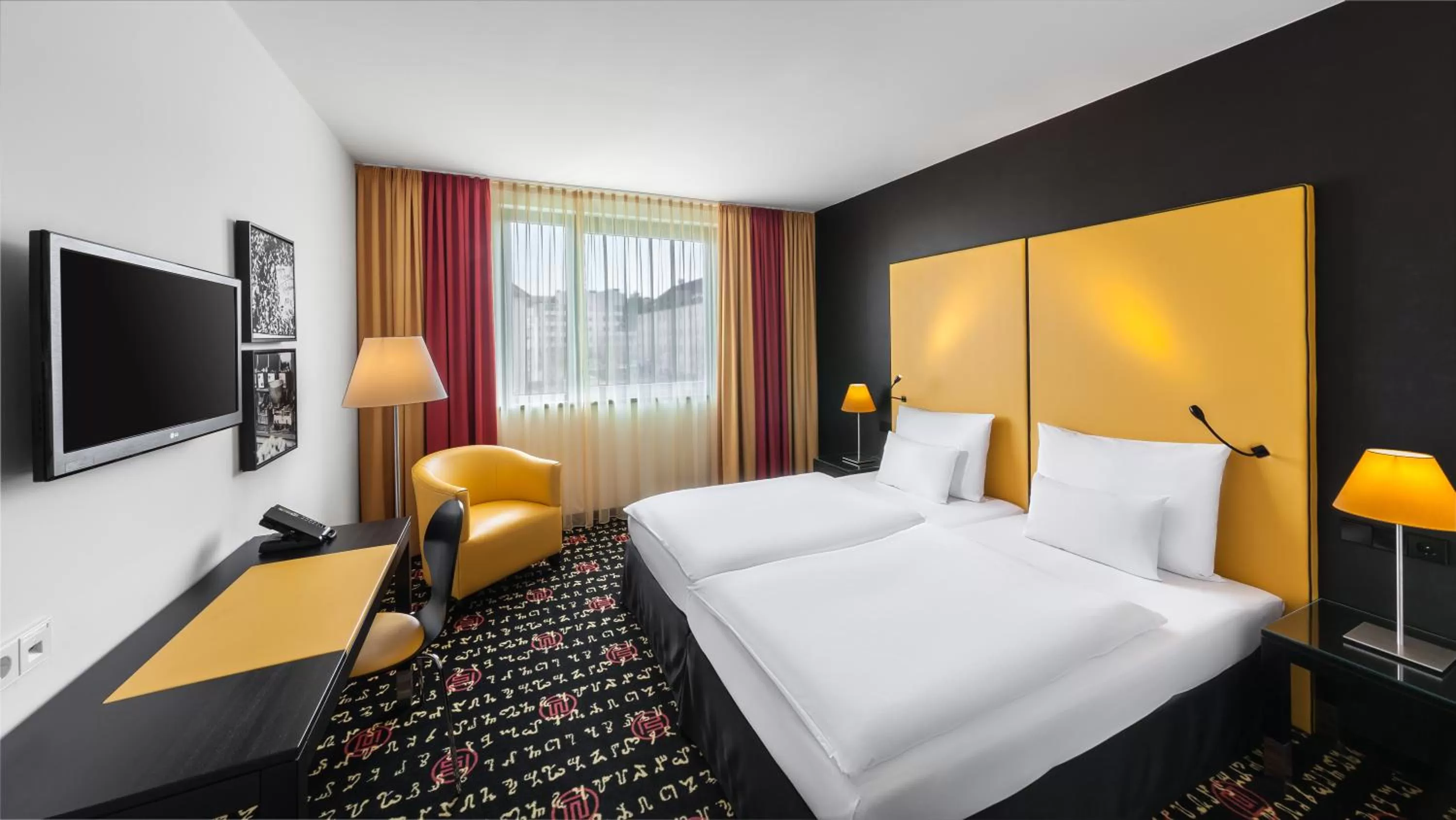 Photo of the whole room, Bed in Holiday Inn Munich - Westpark by IHG