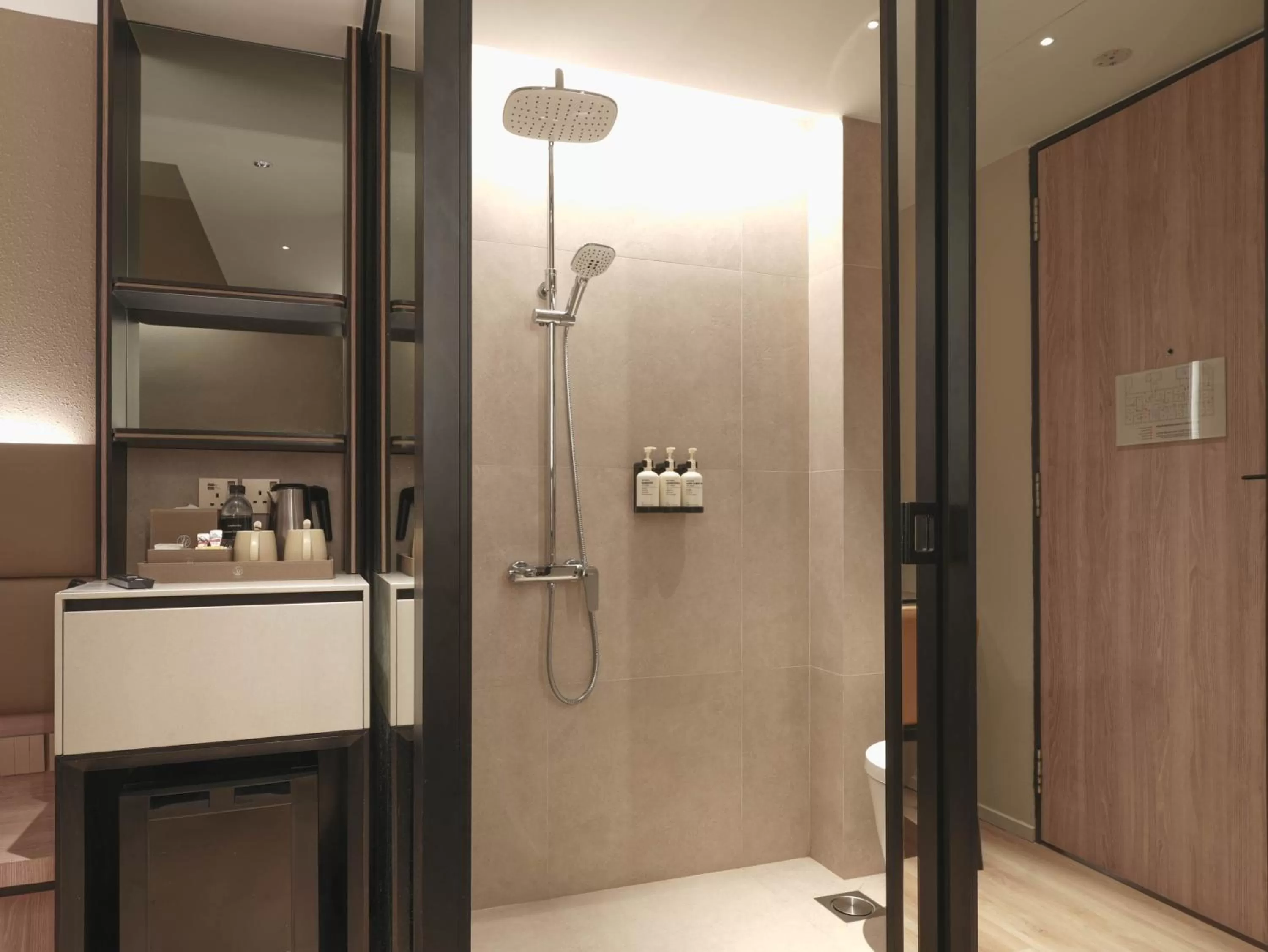 Shower in Hotel 1900 Chinatown