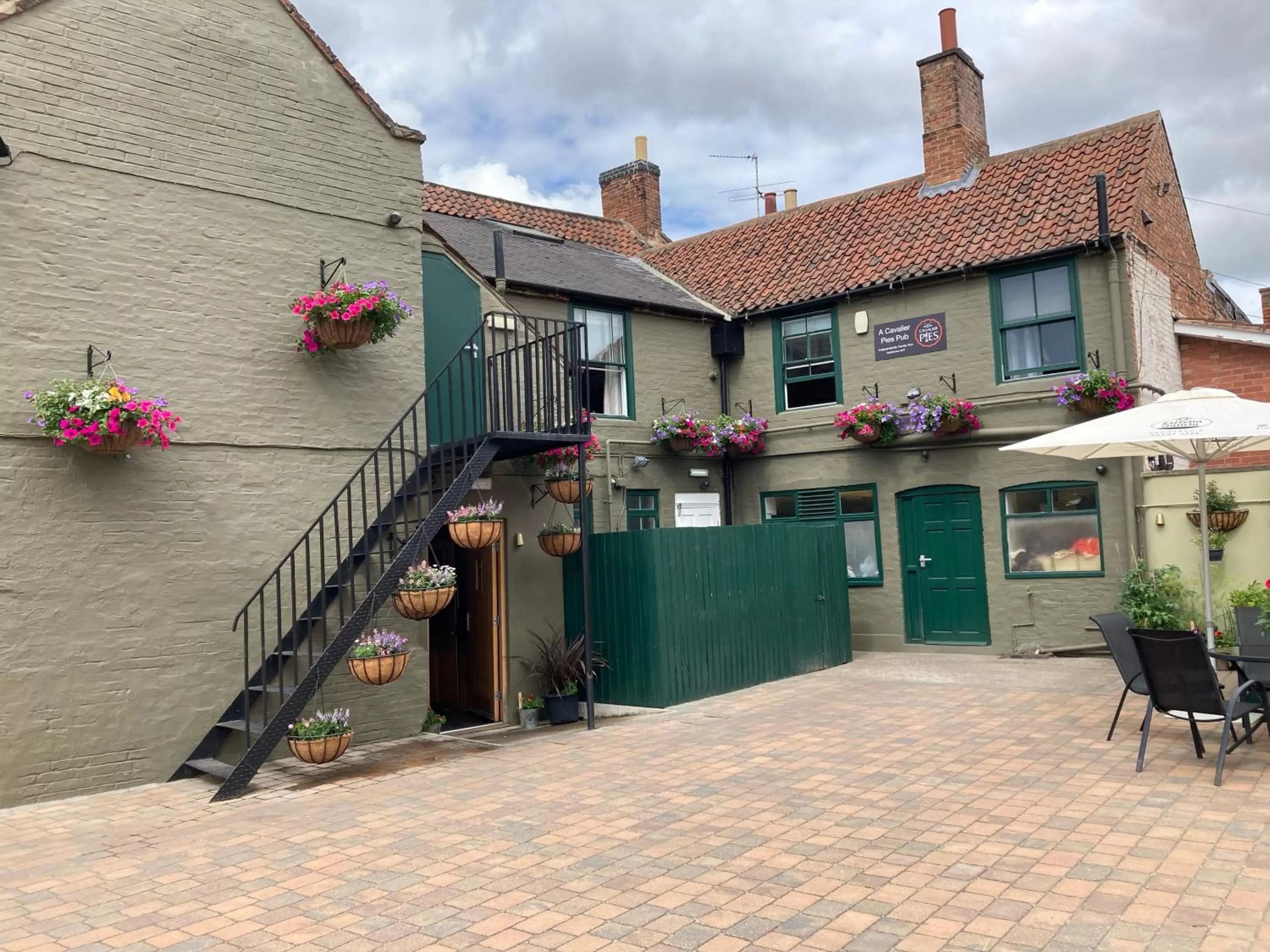 Property building in Beaumond Cross Inn