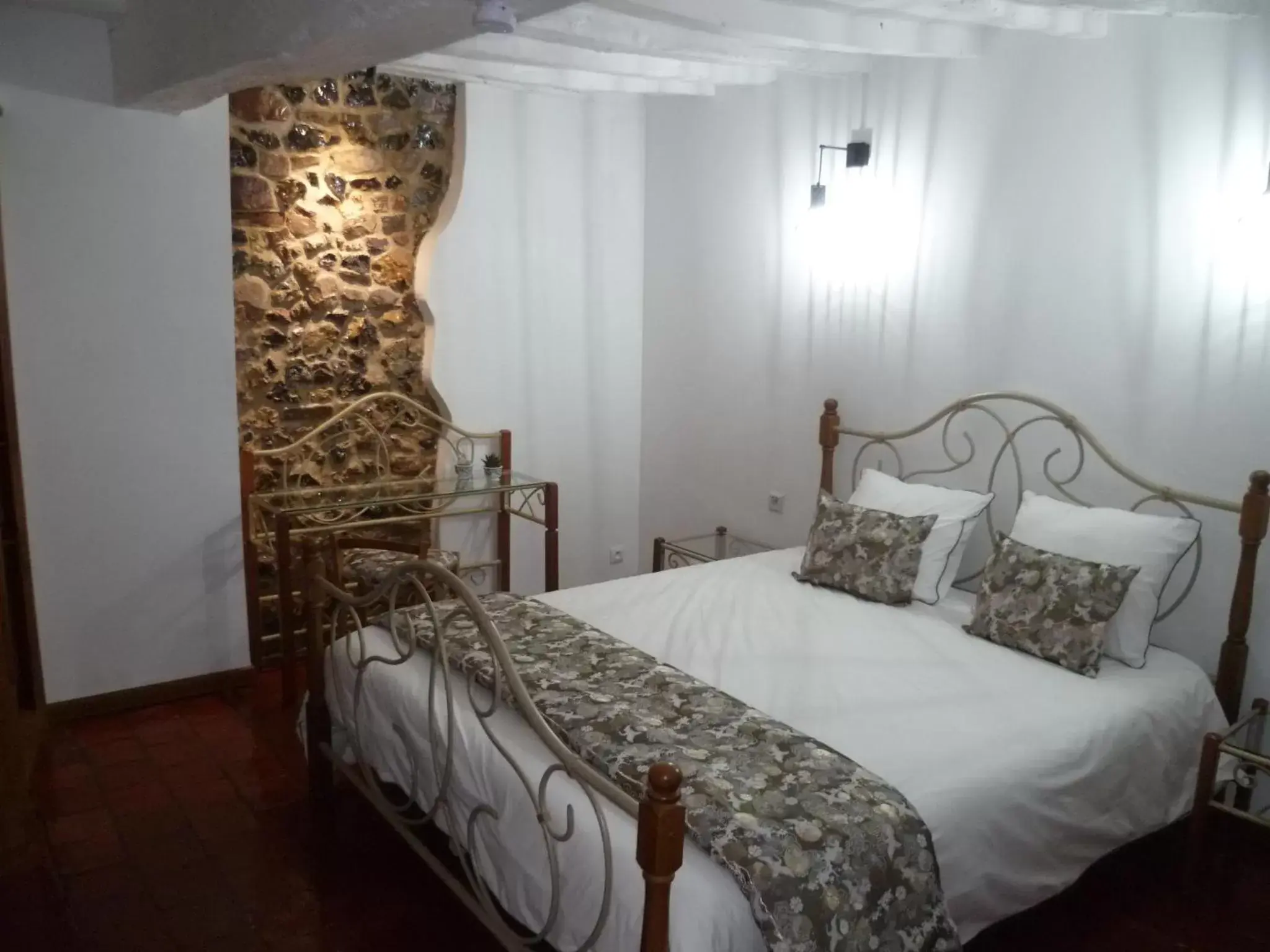 Double Room with Private Bathroom - single occupancy in Au repos de la licorne Double Room with Private Bathroom - single occupancy in Au repos de la licorne