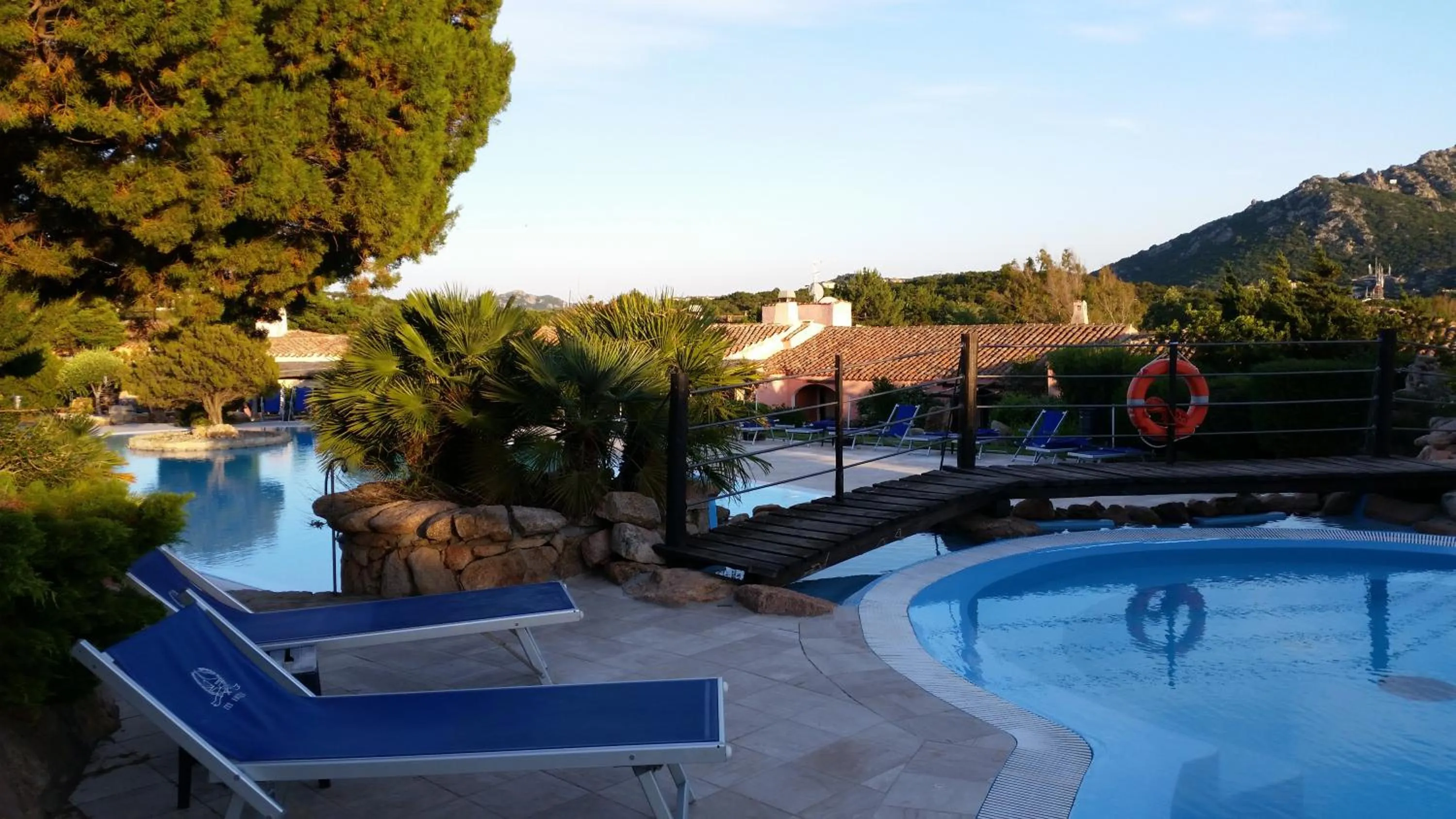 Swimming pool in Colonna Country Club