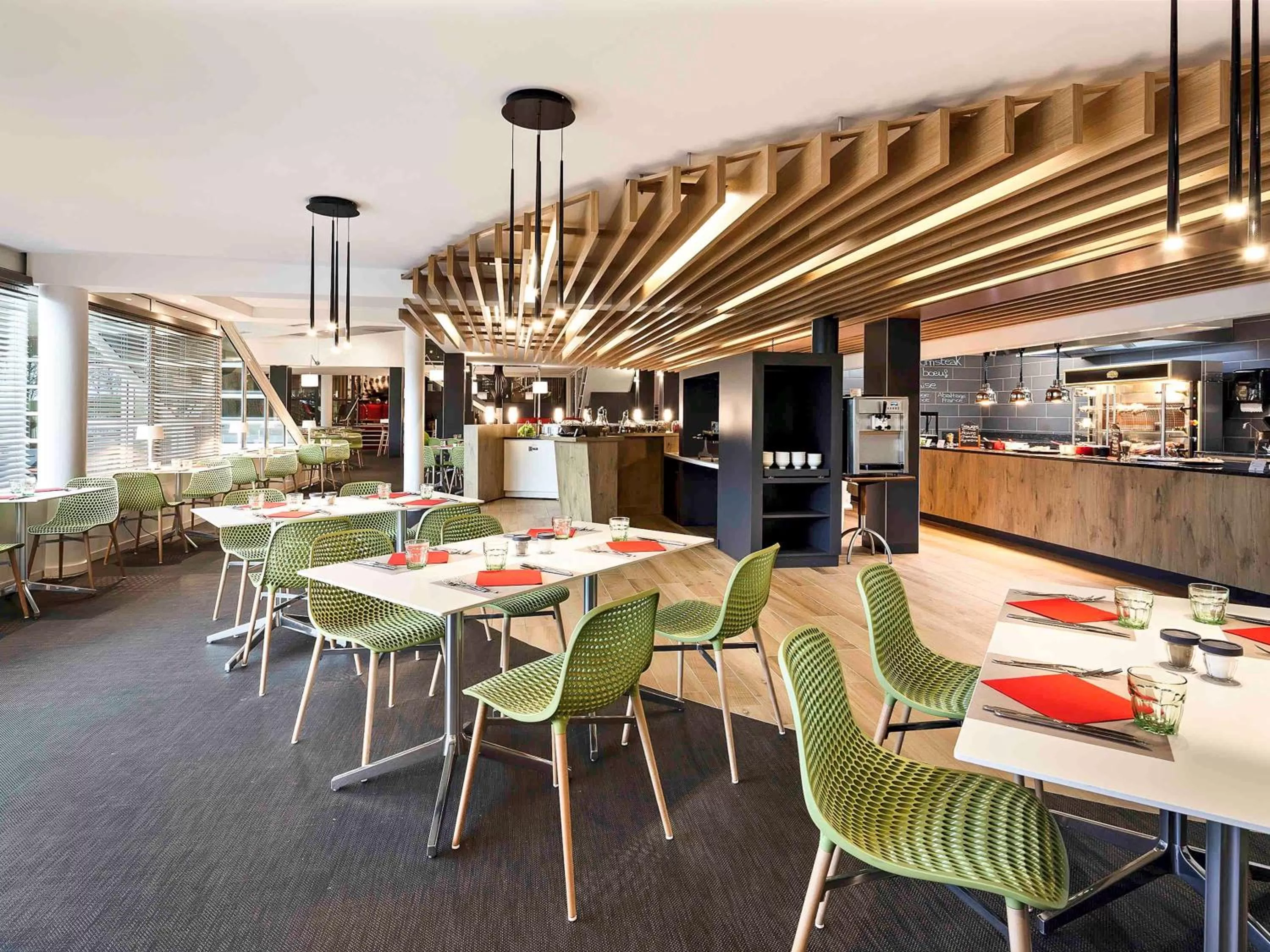 Restaurant/places to eat in ibis Poitiers Site du Futuroscope