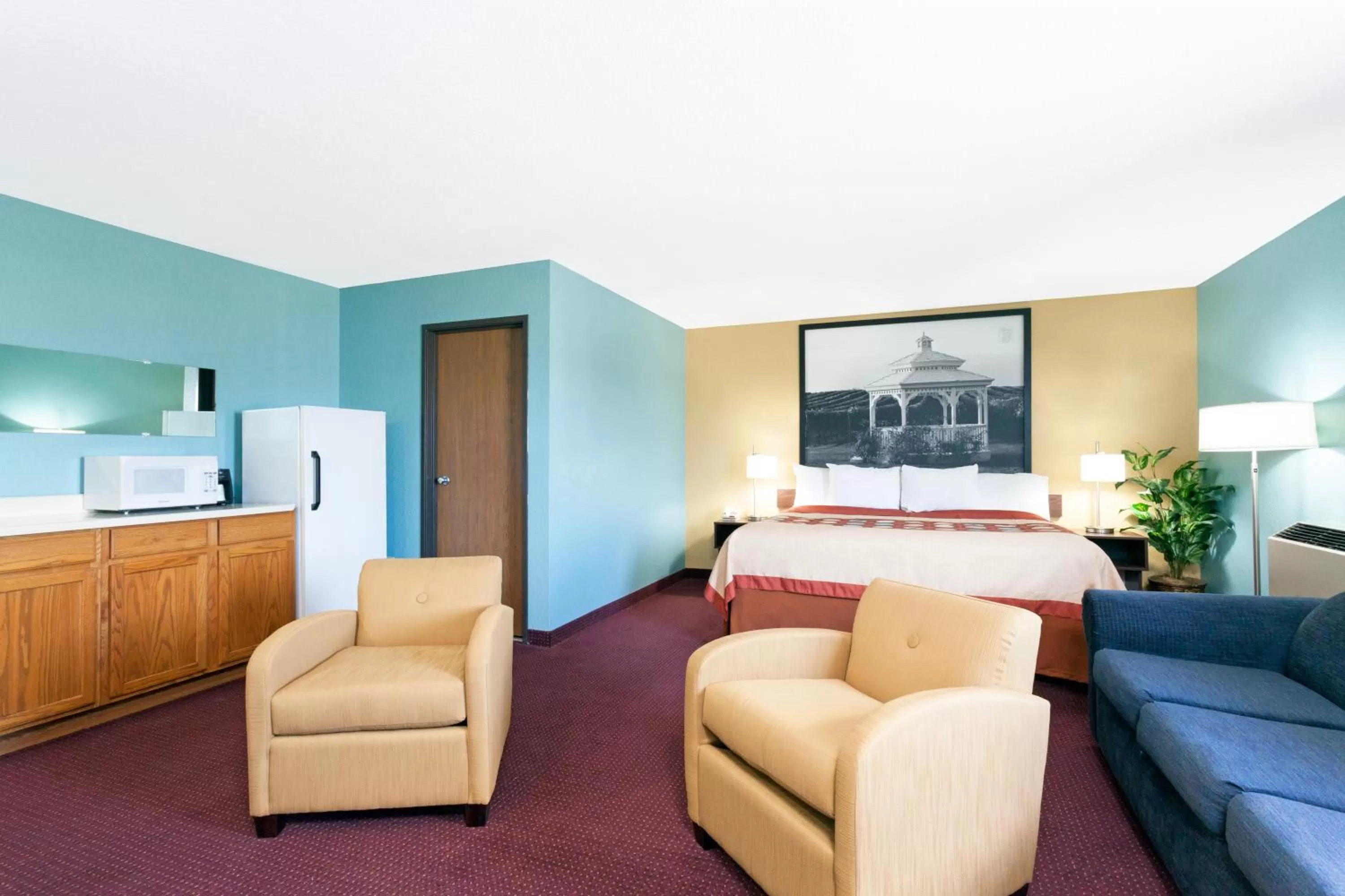 King Suite - Non-Smoking in Super 8 by Wyndham Bath Hammondsport Area