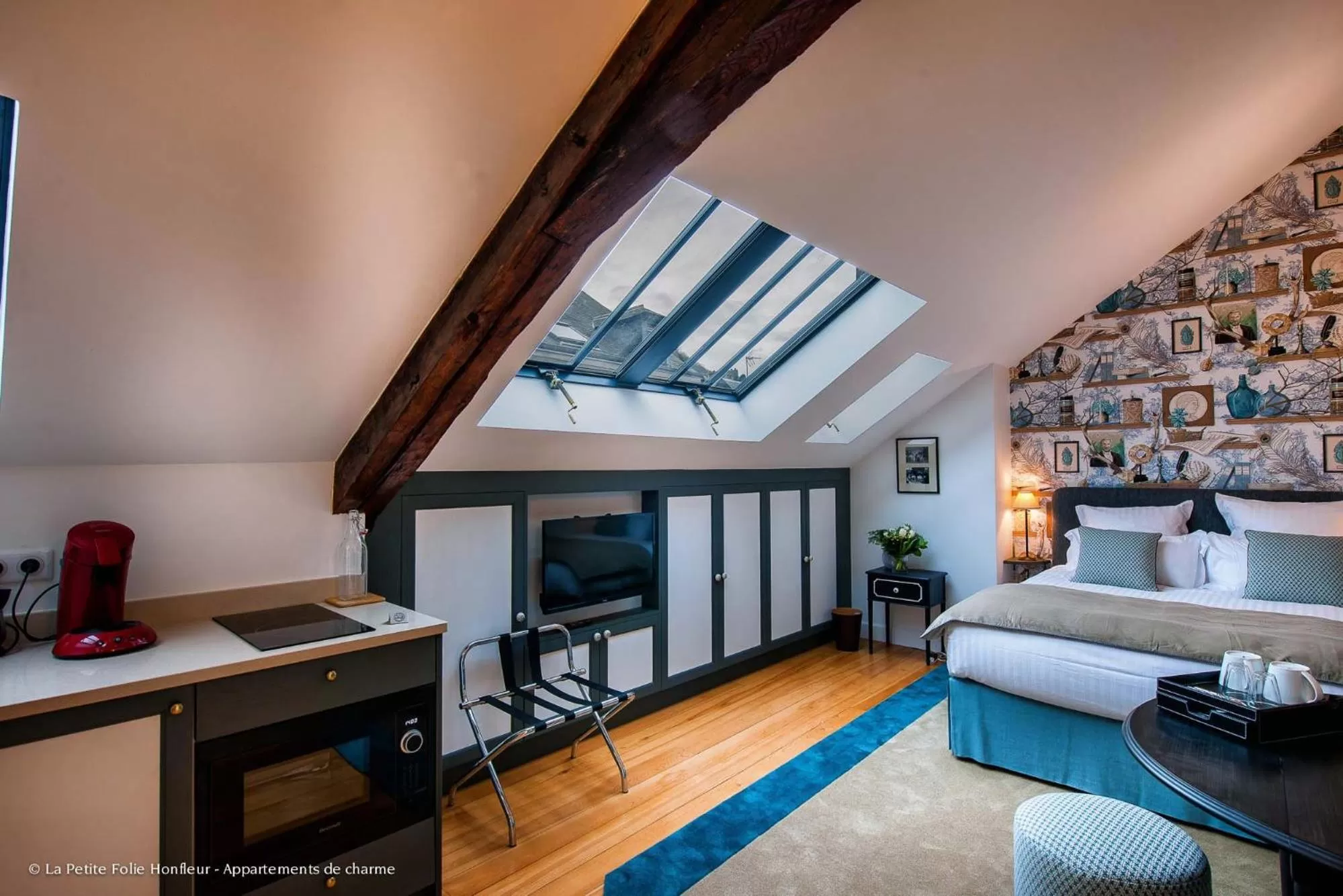 Photo of the whole room, Bed in La Petite Folie