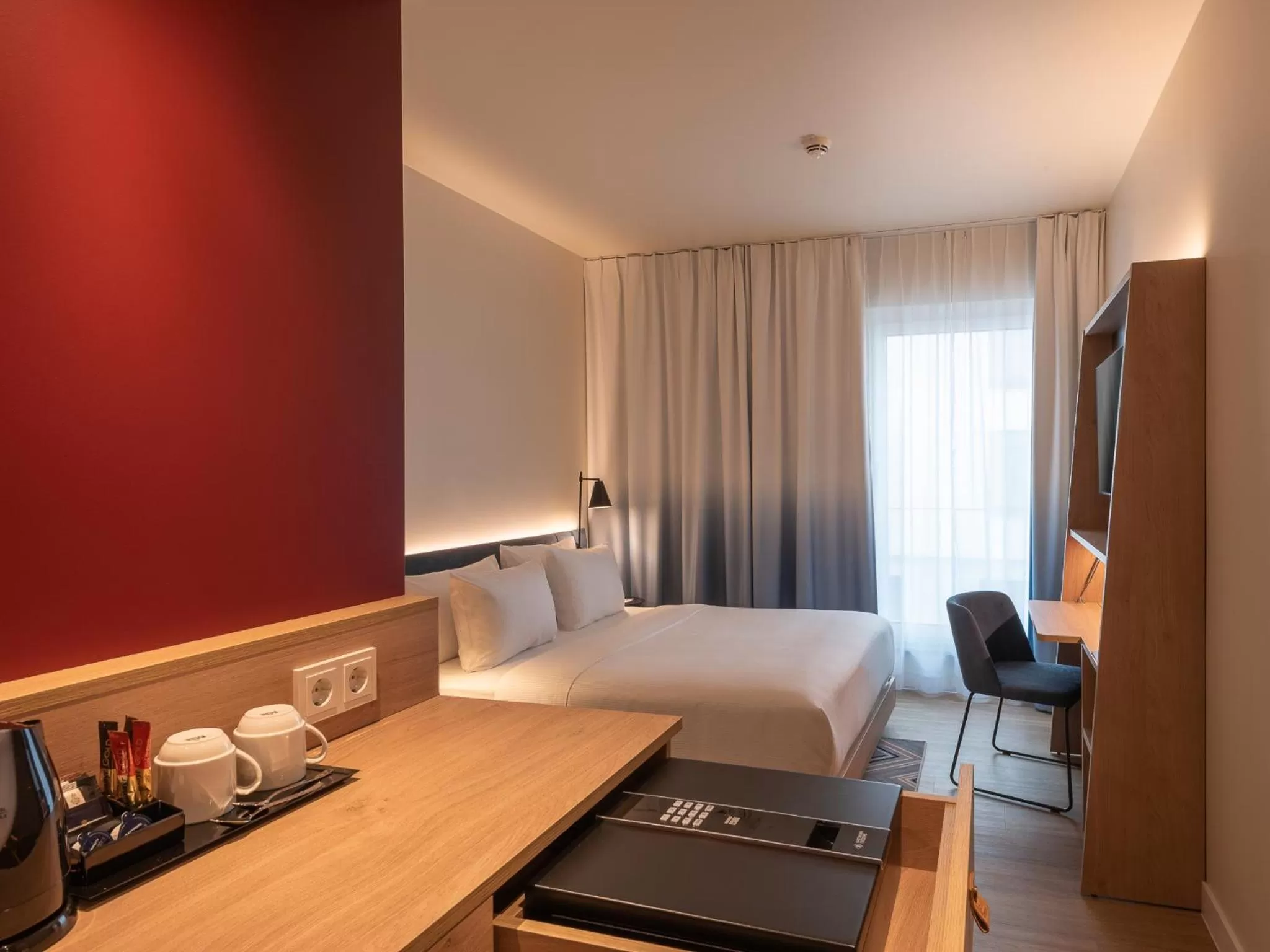 Photo of the whole room, Bed in Hampton By Hilton Munich City North