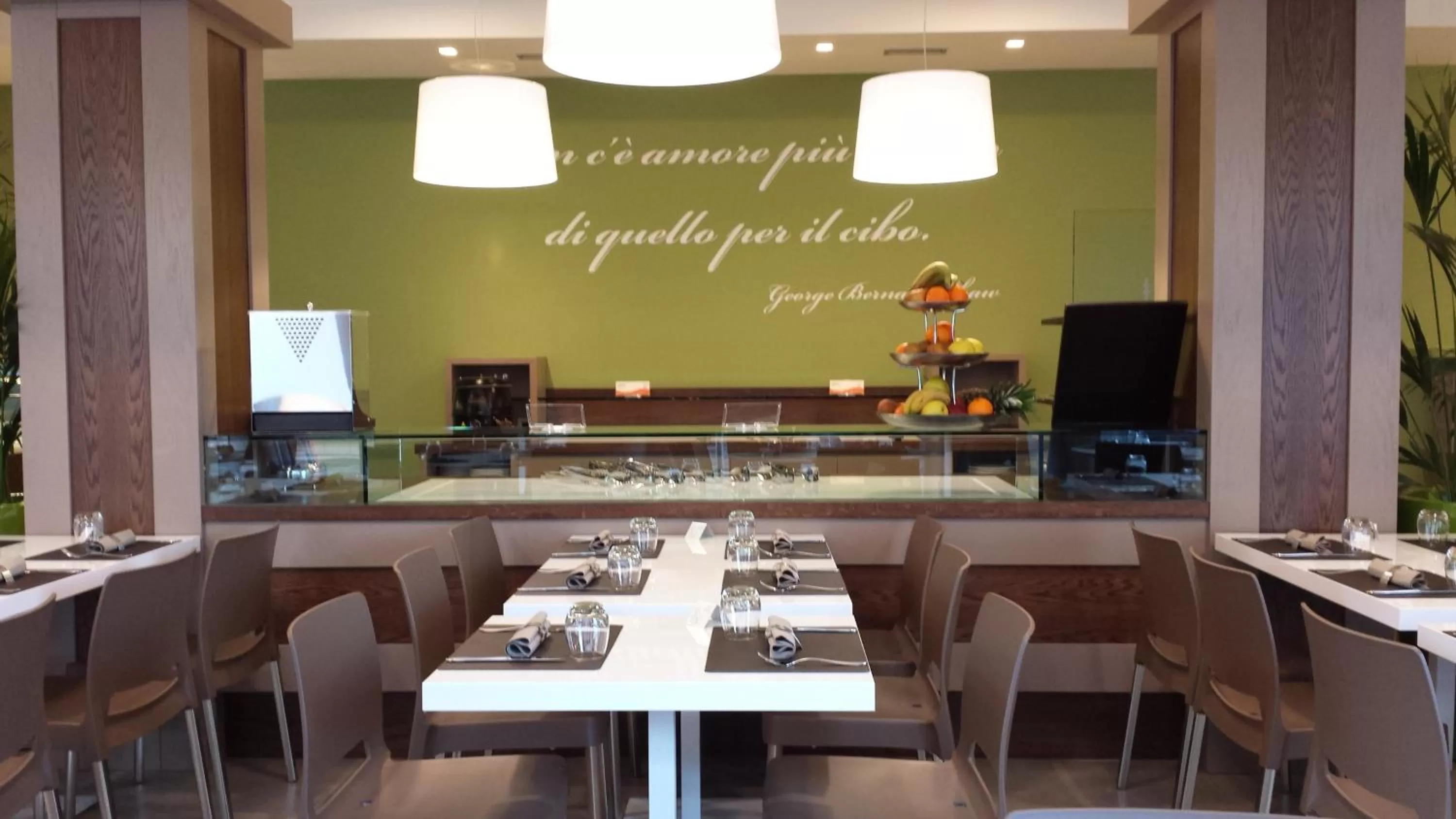 Restaurant/places to eat in Hotel Emiliana