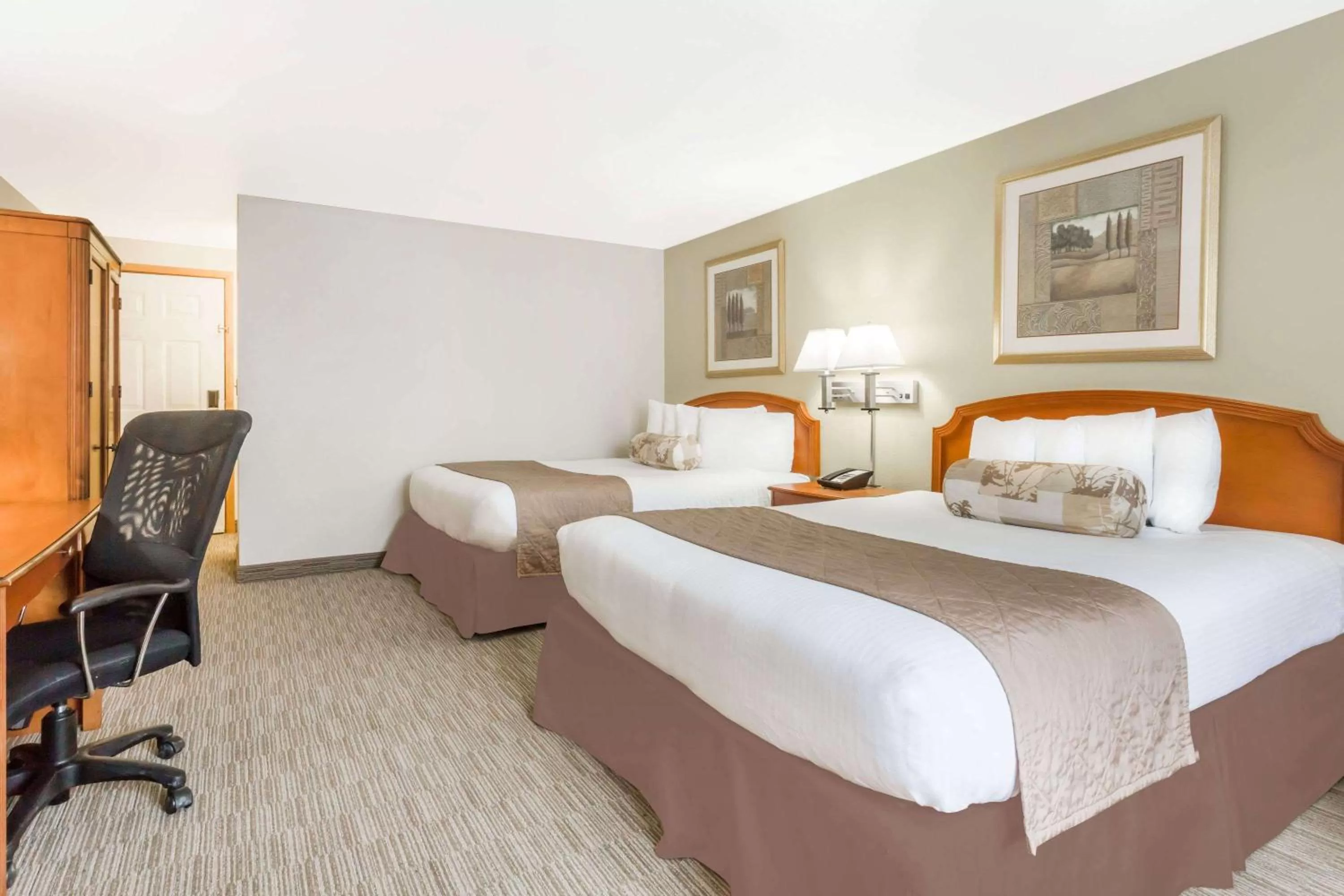 Photo of the whole room, Bed in Ramada by Wyndham Ely