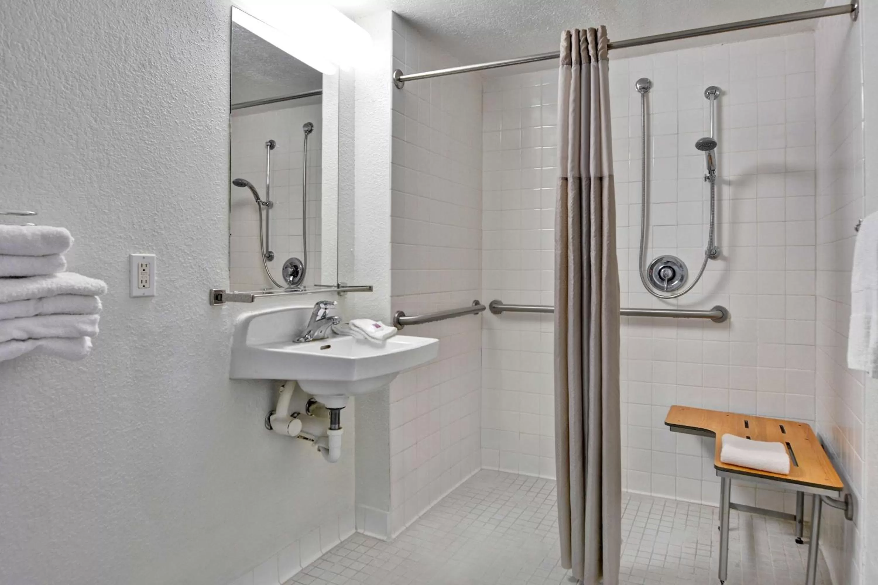 Quadruple Room - Disability Access - Roll in Shower in Motel 6-Destin, FL