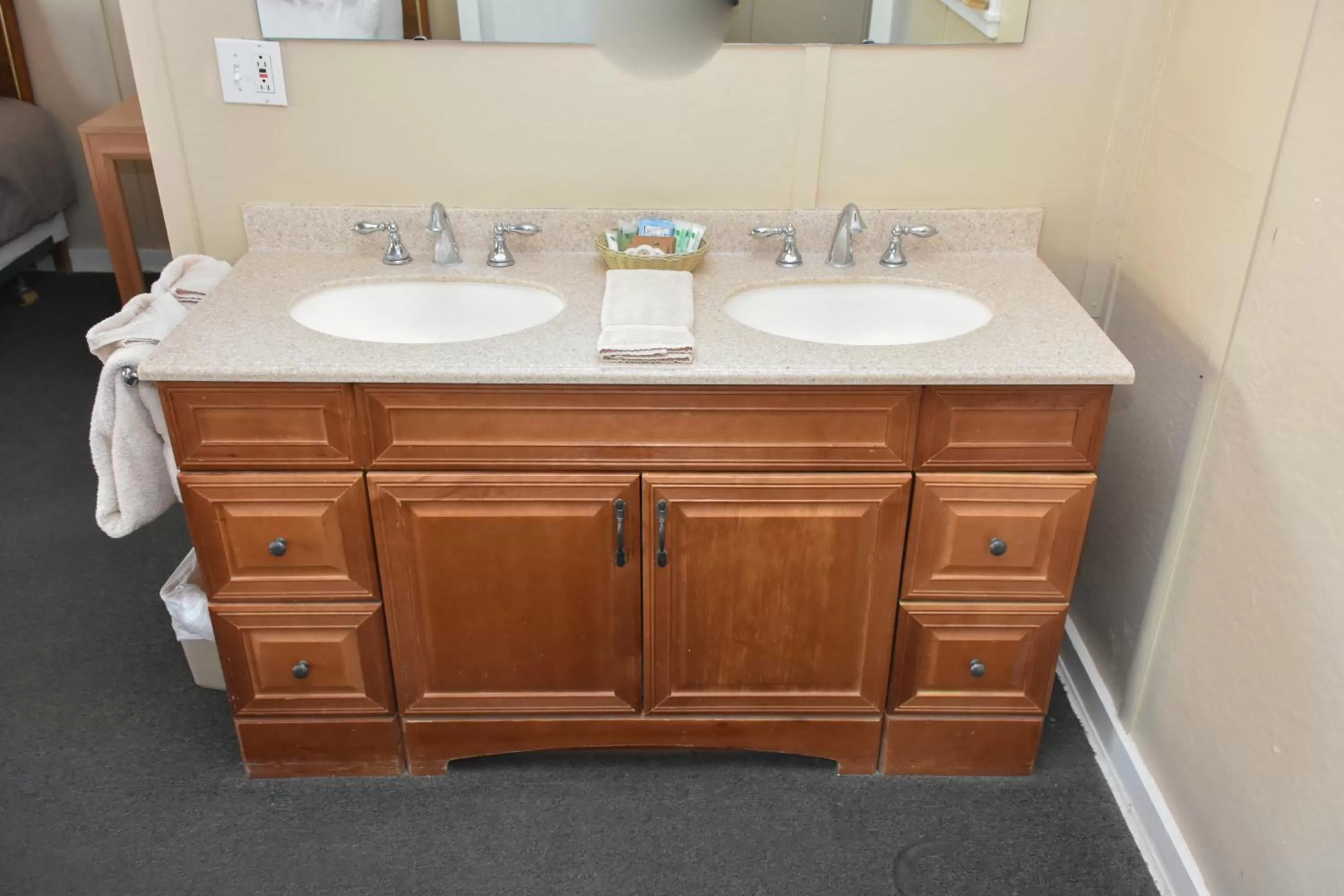 Panamint Springs Motel & Tents