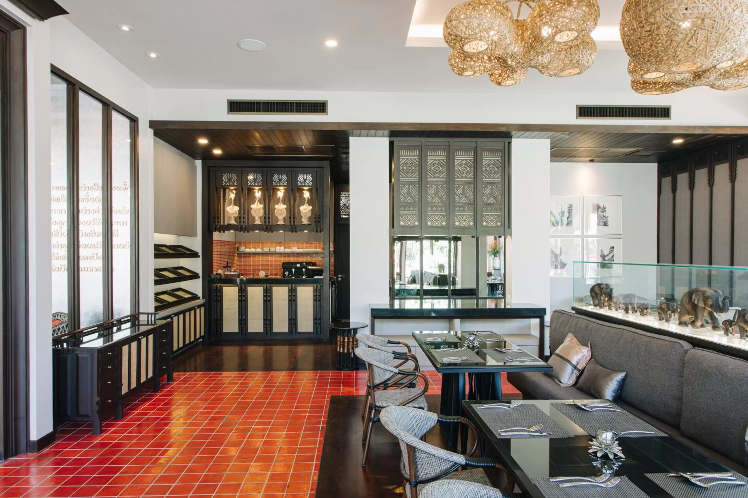 Restaurant/places to eat in T Heritage Hotel