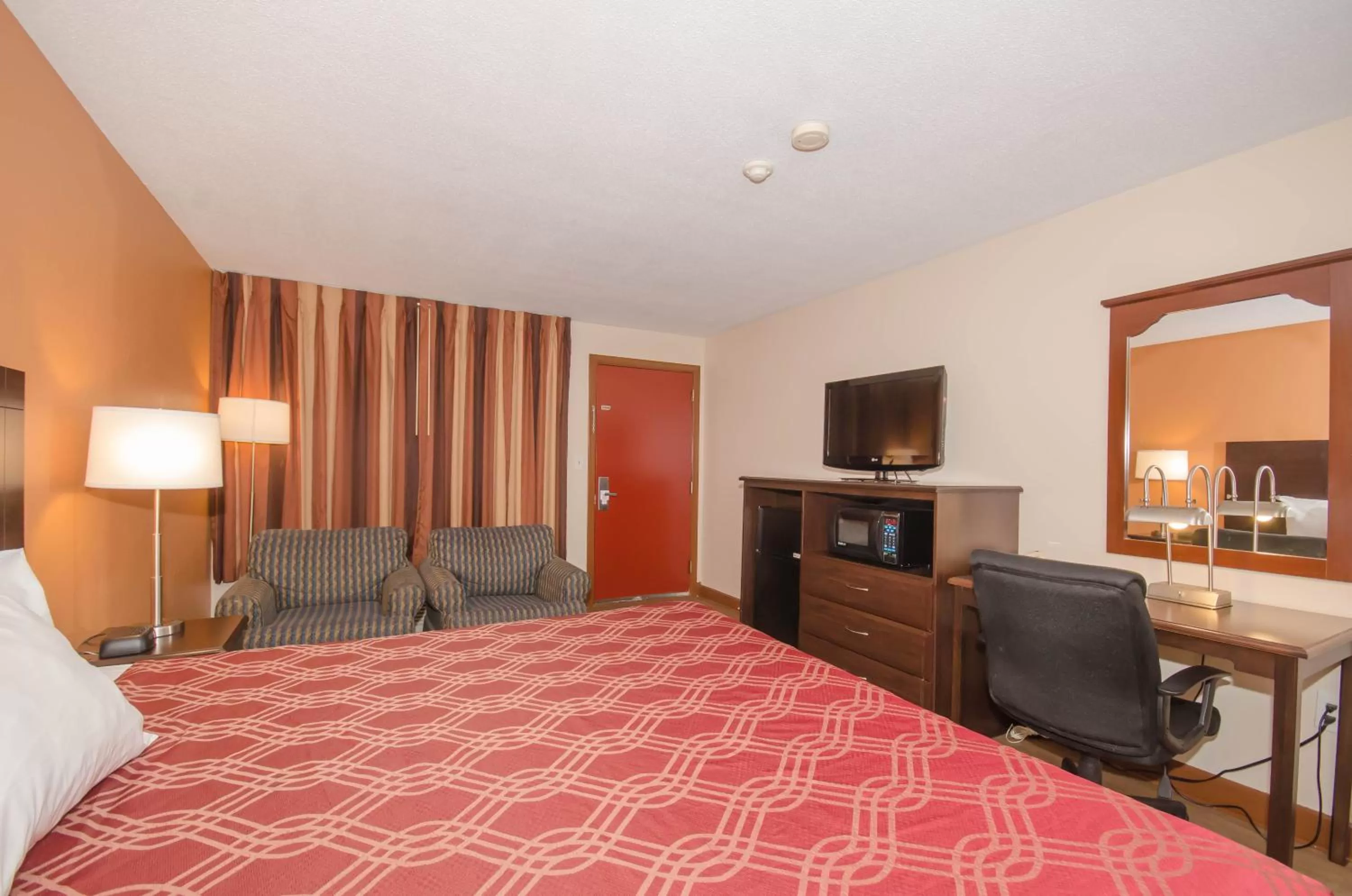 King Room - Smoking  in Econo Lodge Sharon - Foxborough