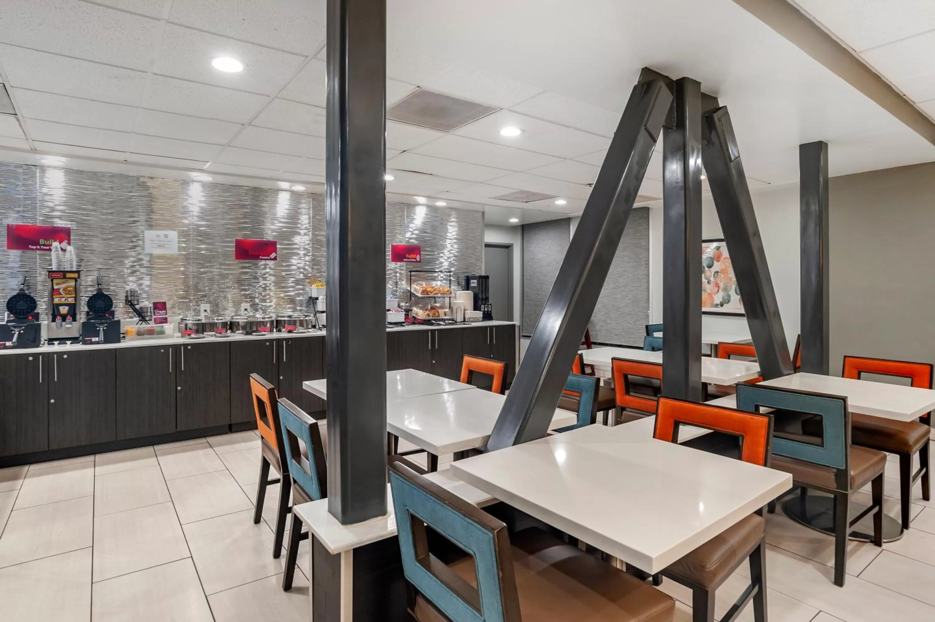 Dining area in Best Western Plus Commerce Hotel