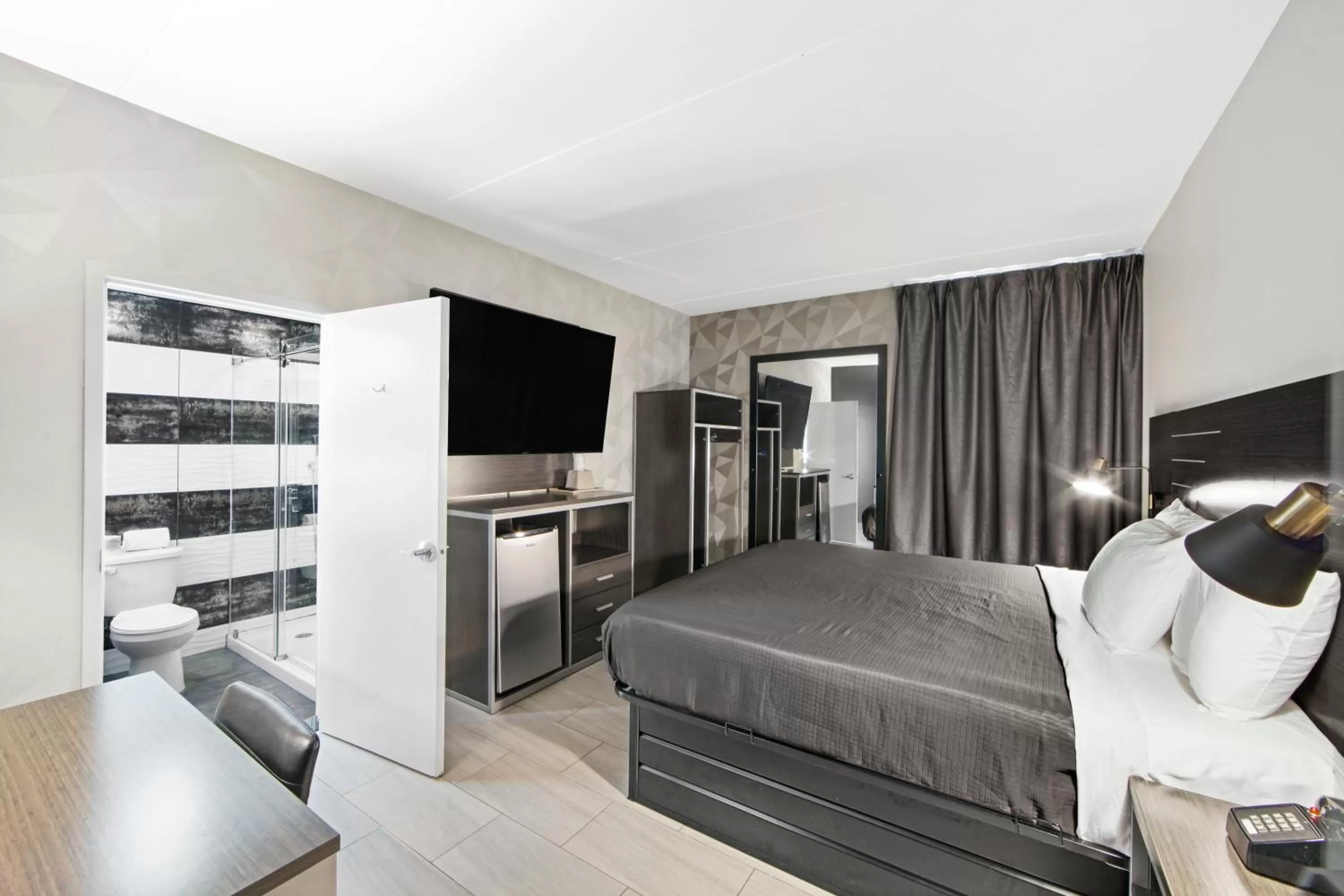 Photo of the whole room, Bed in Casa Azul Hotel Blu-UBS Arena