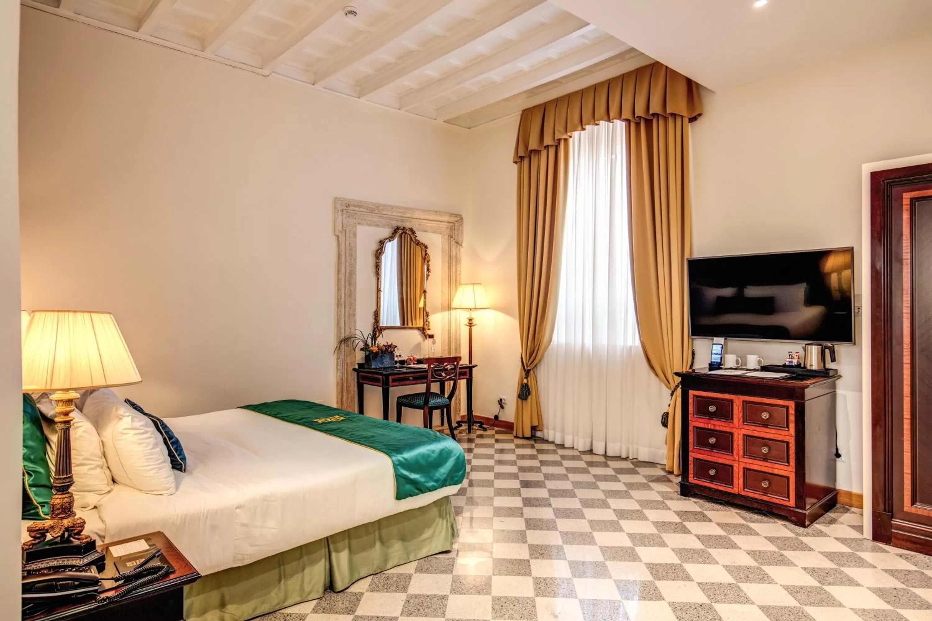 Photo of the whole room, Bed in Eitch Borromini Palazzo Pamphilj