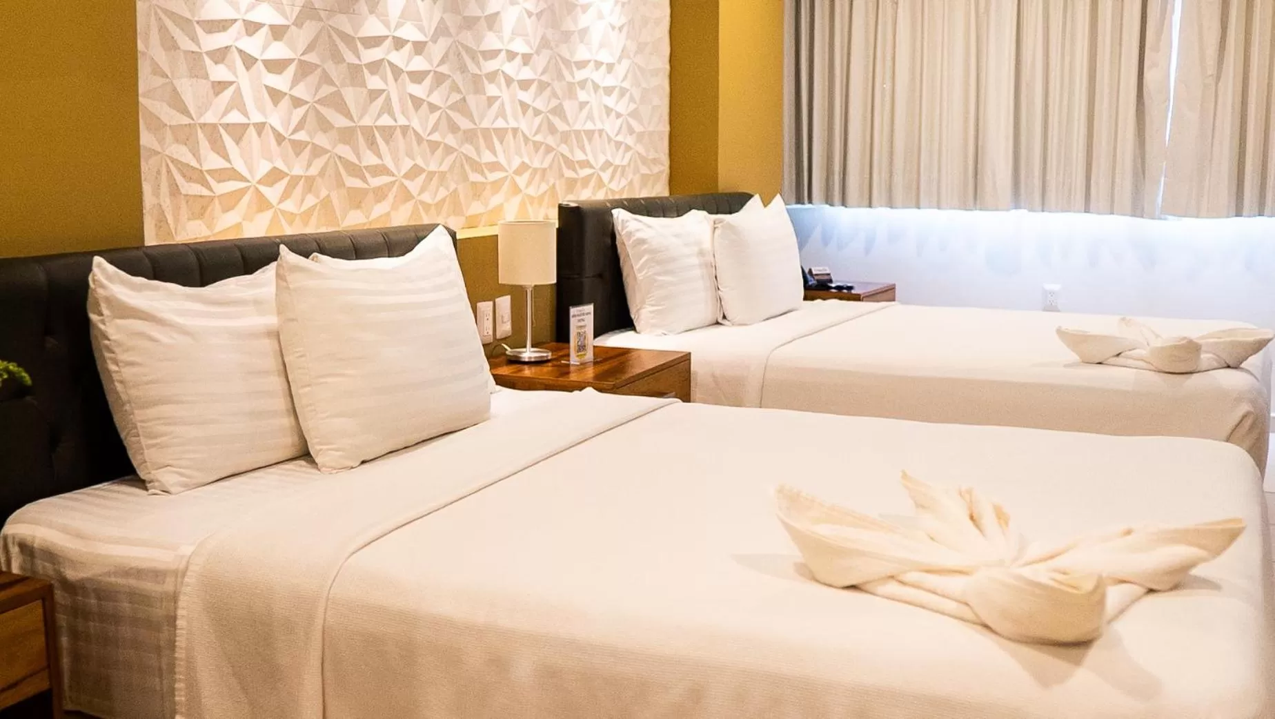 Photo of the whole room, Bed in Hotel Clipperton