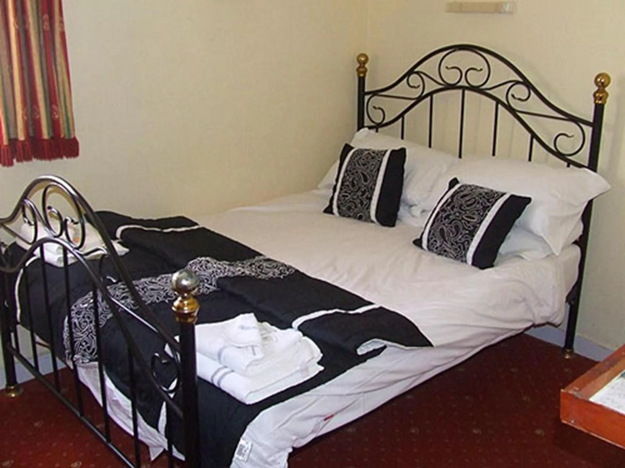 Bedroom, Bed in The Woodfield Hotel