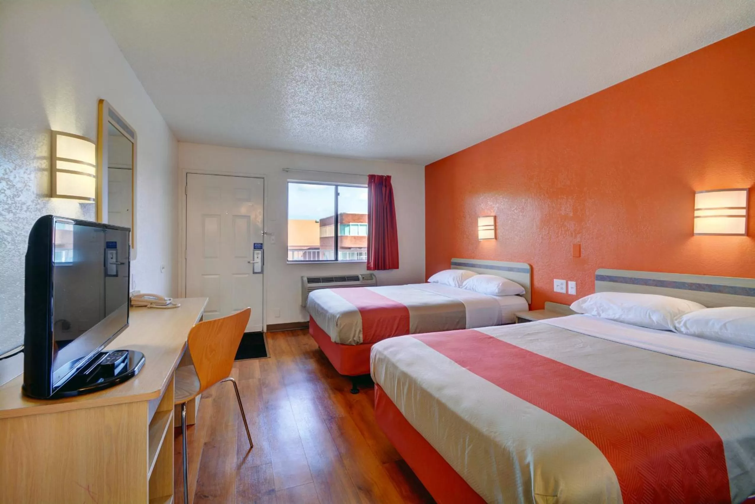 TV and multimedia, Bed in Motel 6-Wethersfield, CT - Hartford