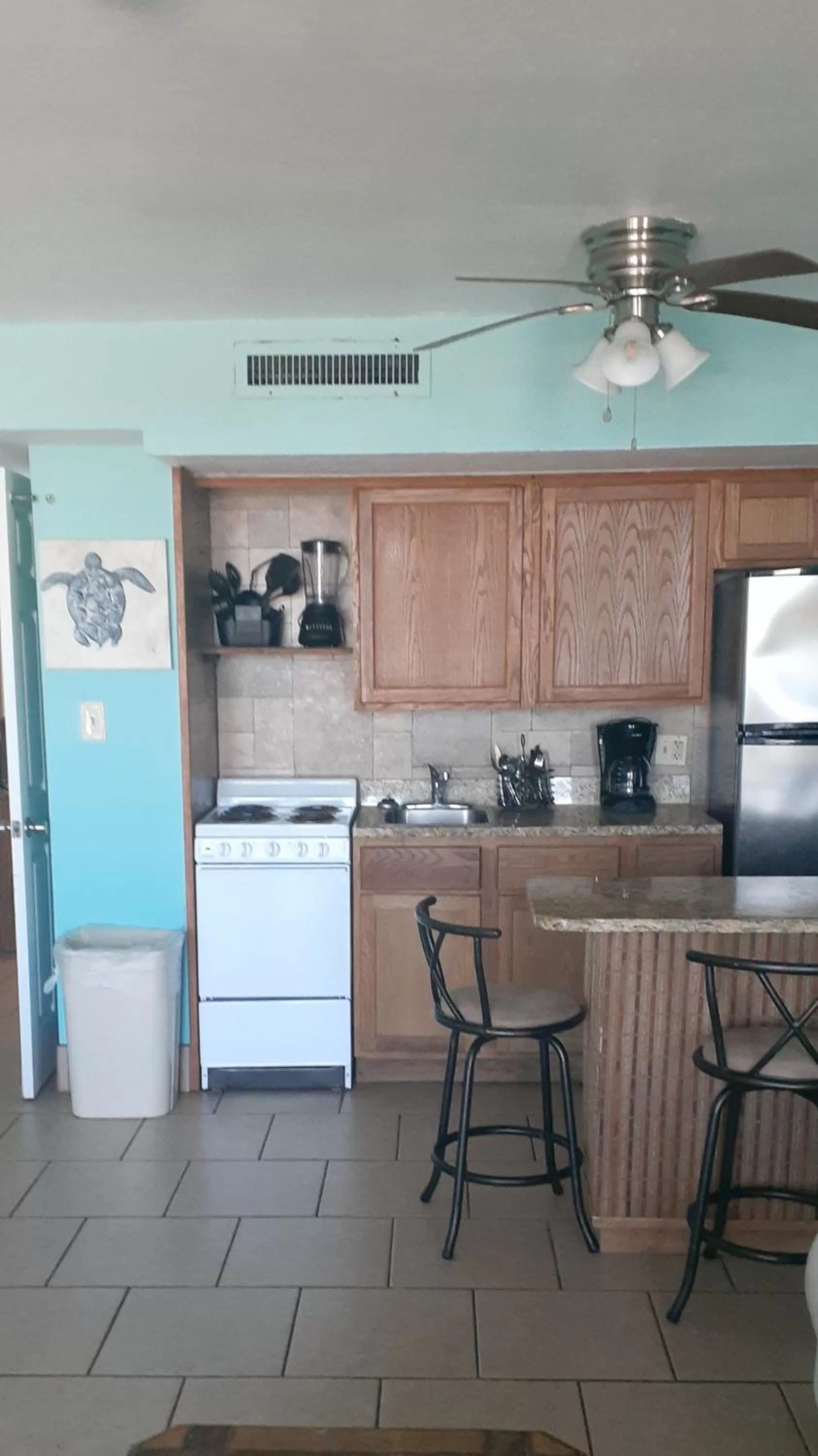 Kitchen/Kitchenette in Daytona Beach Hawaiian Inn