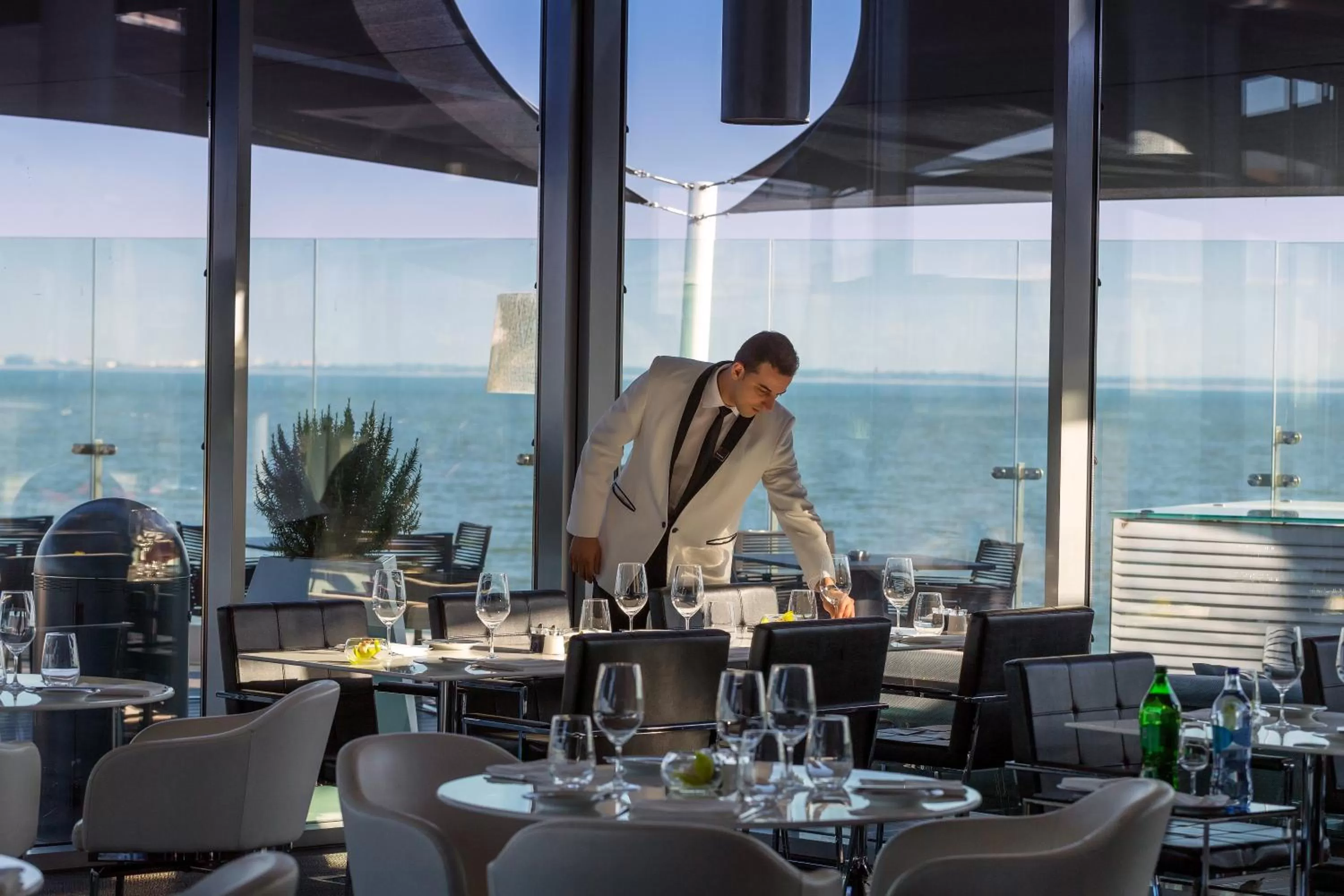 Restaurant/places to eat in MYRIAD by SANA Hotels