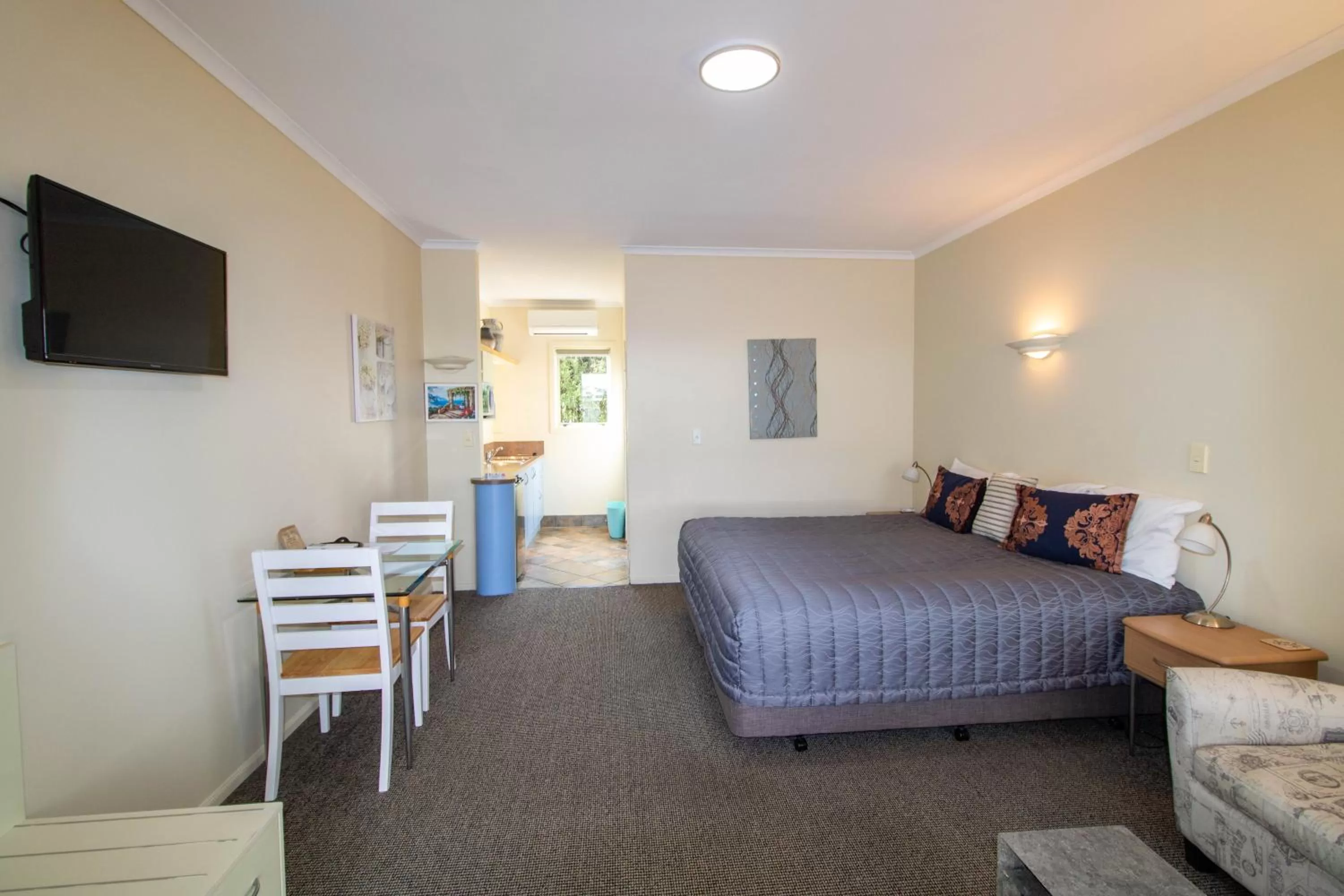 Bed in Tuscany On Thames