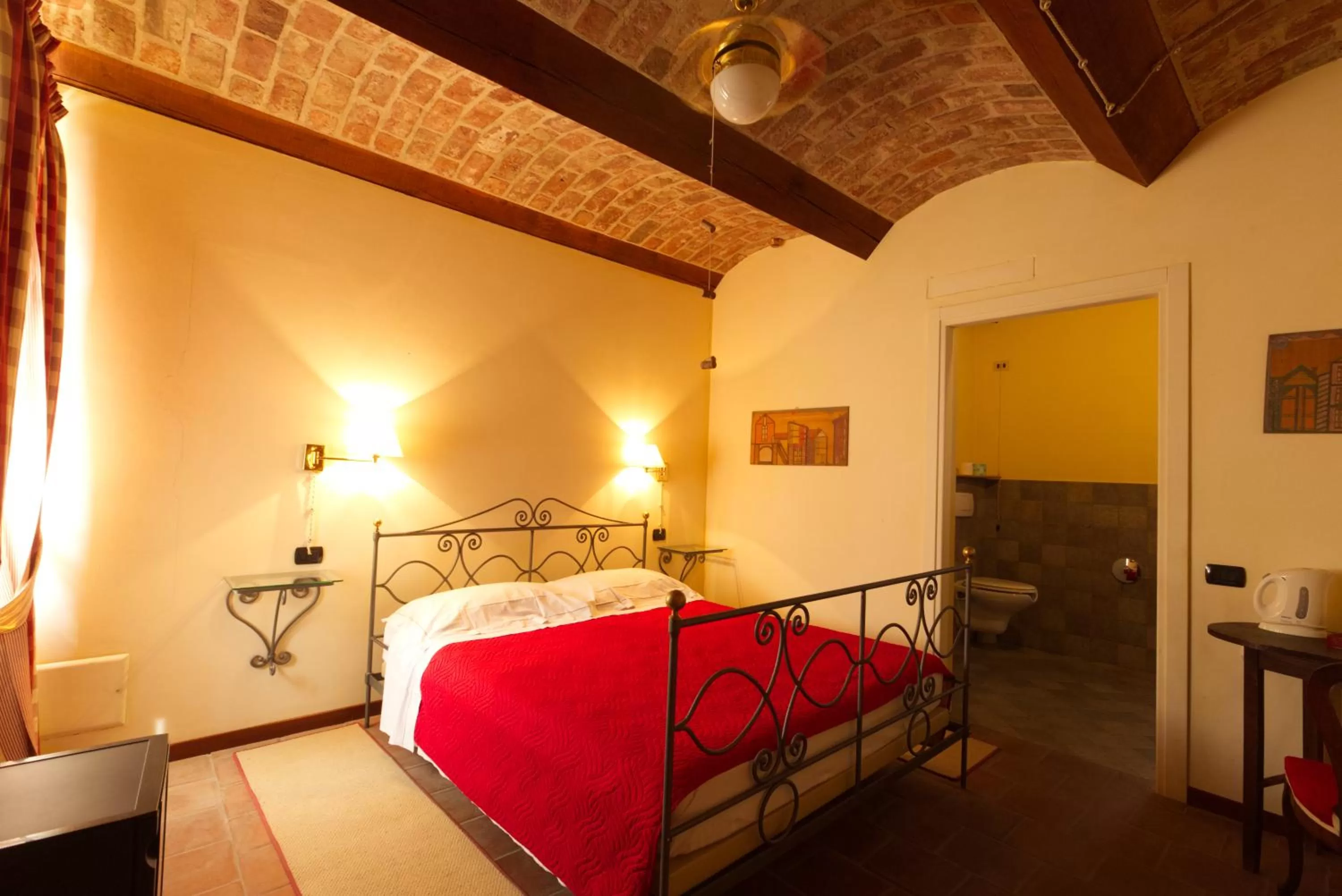 Economy Double Room with Fan in Foresteria Ristorante Conti Roero