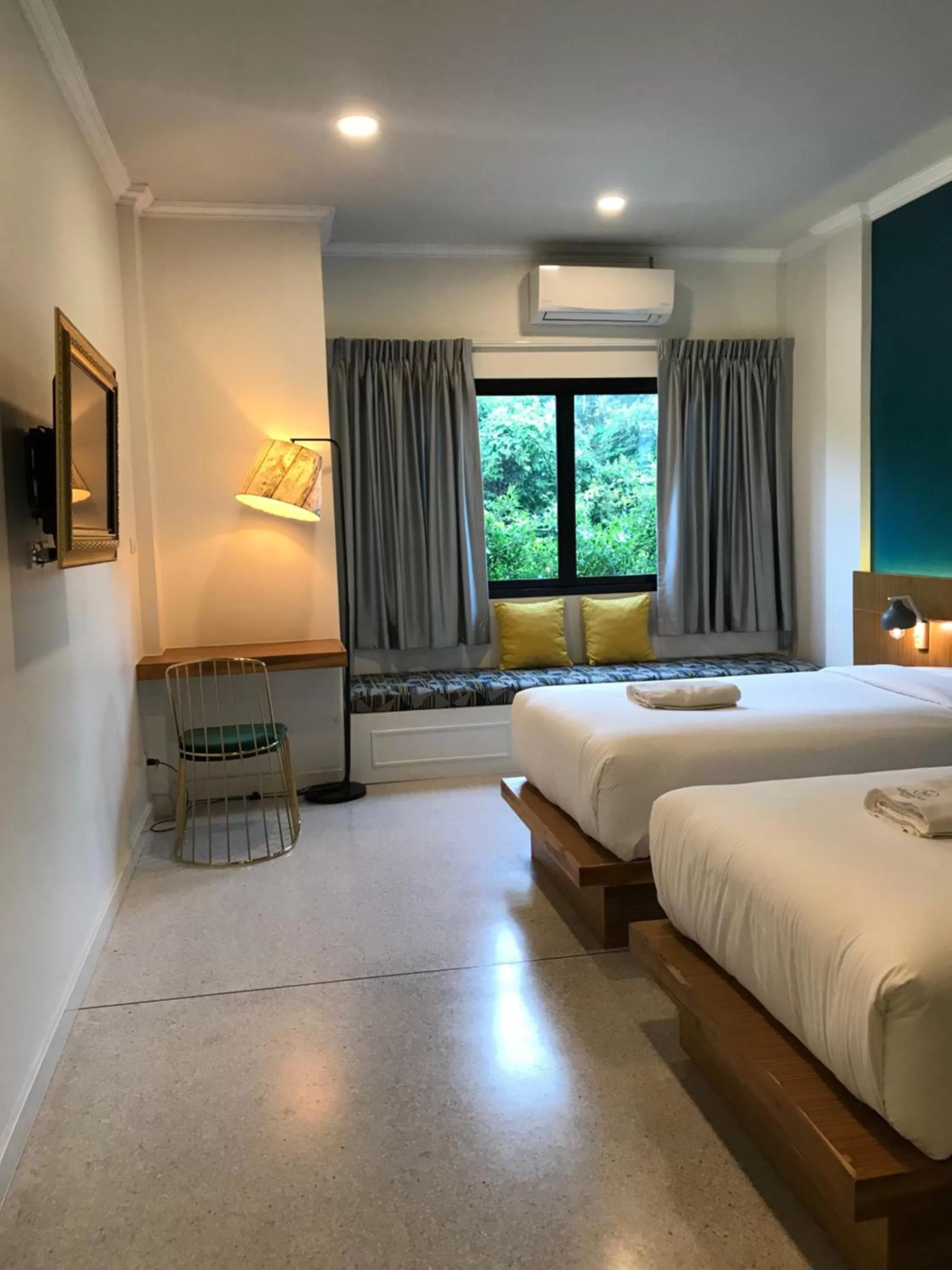 Photo of the whole room, Bed in Mosstel