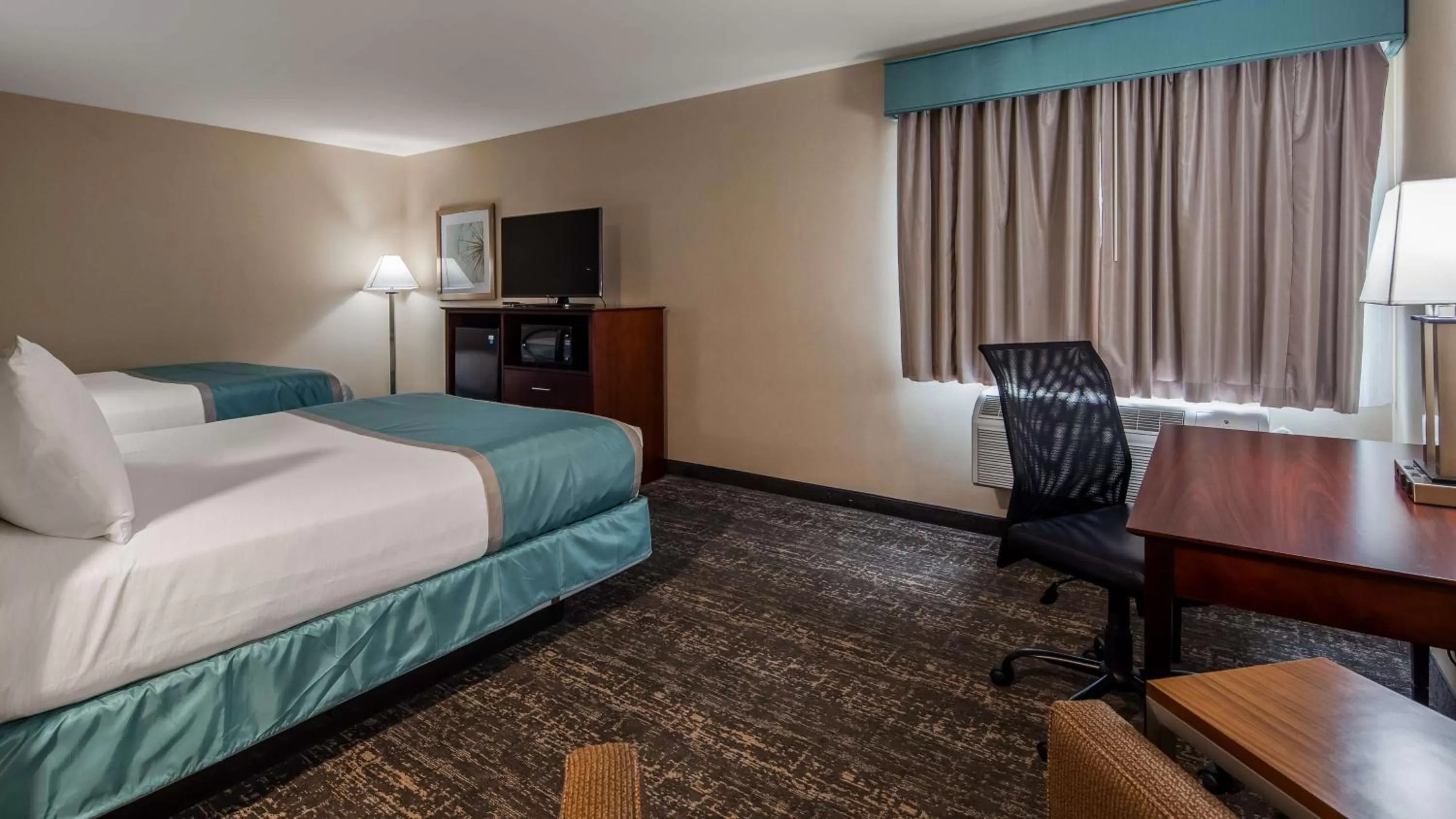 Photo of the whole room, Bed in Best Western Hampshire Inn & Suites