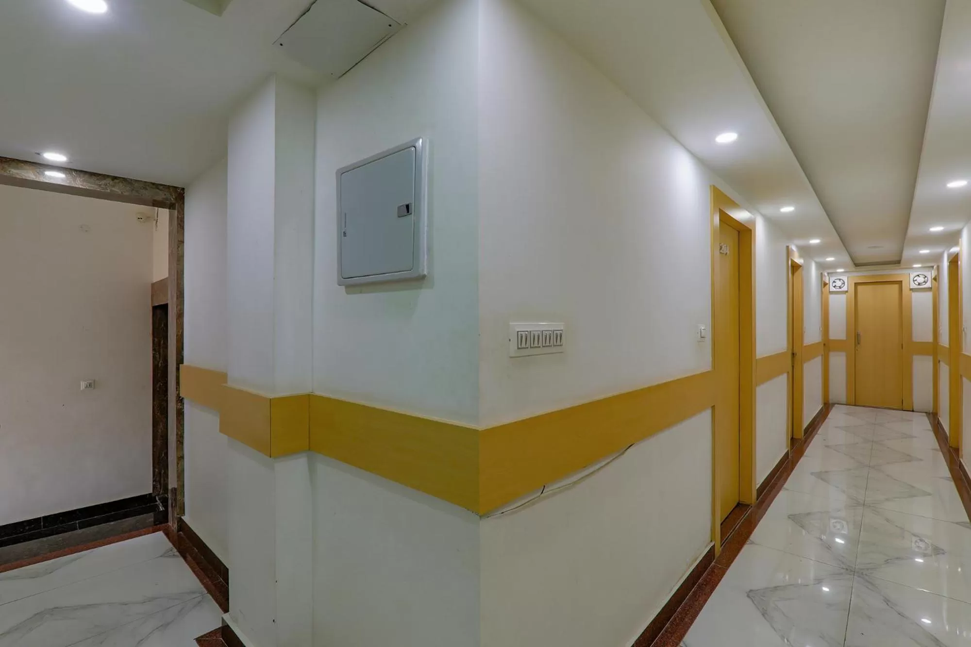 bunk bed in Via Moti Mahal - Sarnath museum