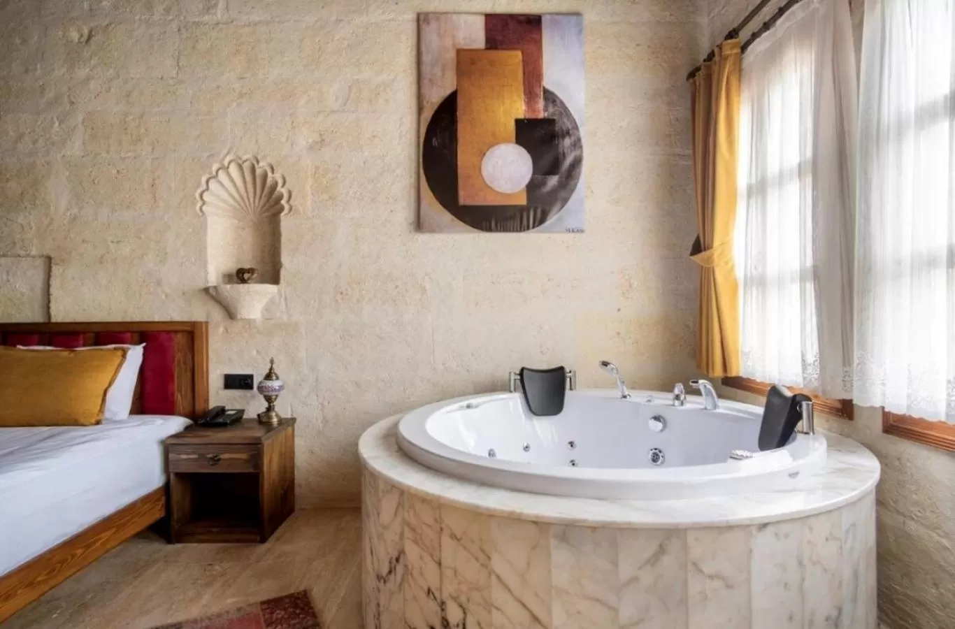 Hot Tub, Bed in Uzay Cave Suite Hotel