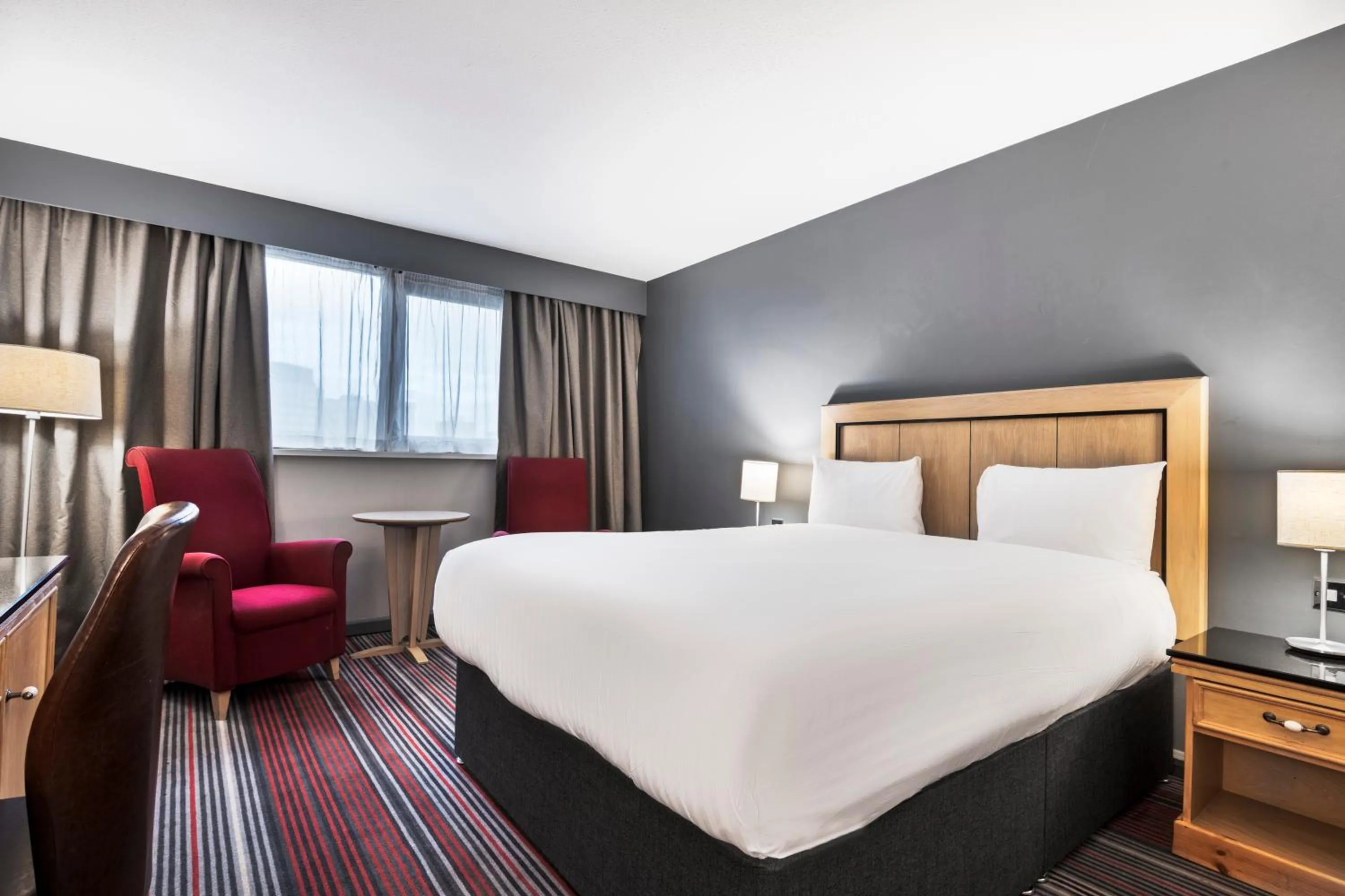 Bed in Park Inn by Radisson Cardiff City Centre