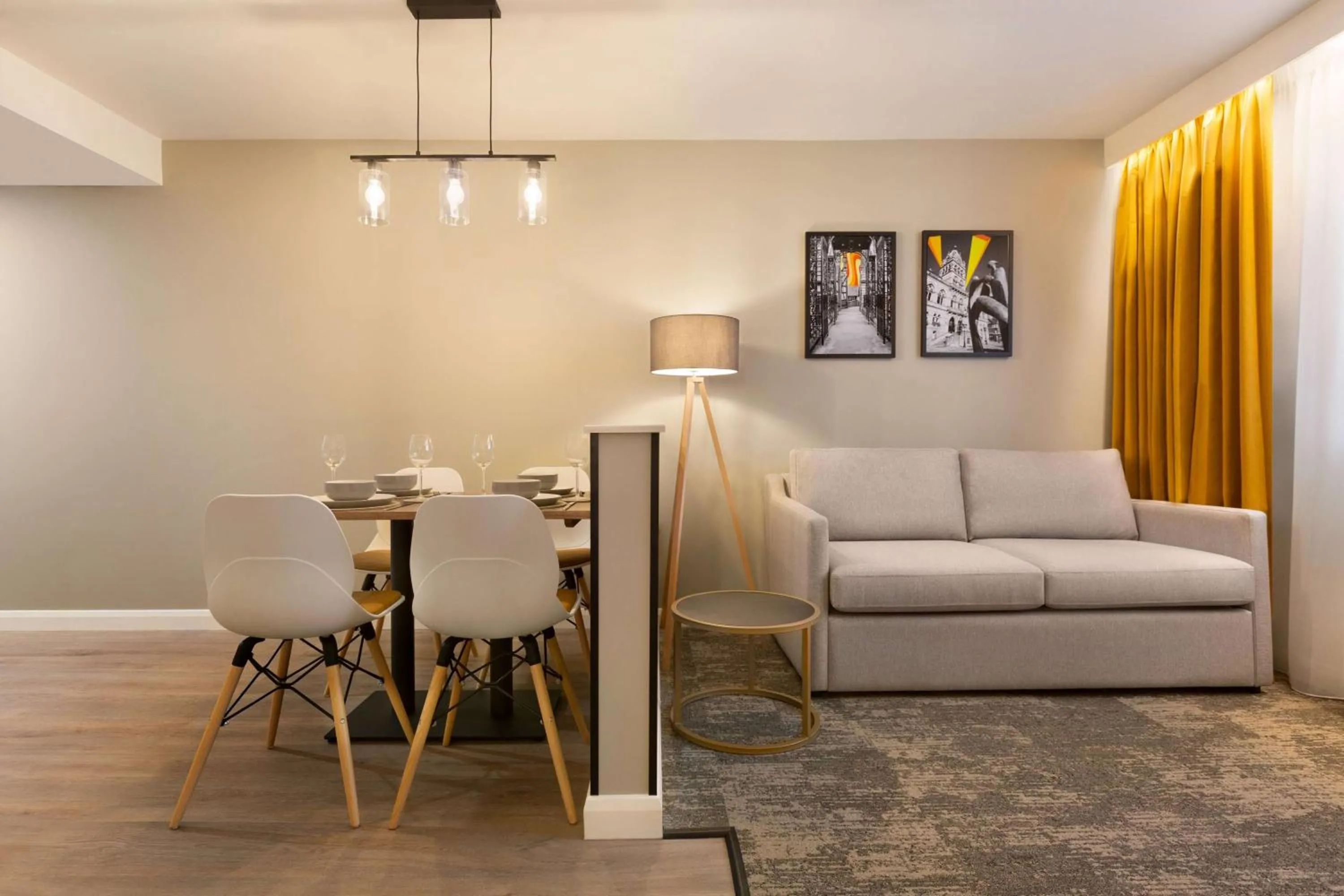 Living room, Seating Area in Days Inn Durham