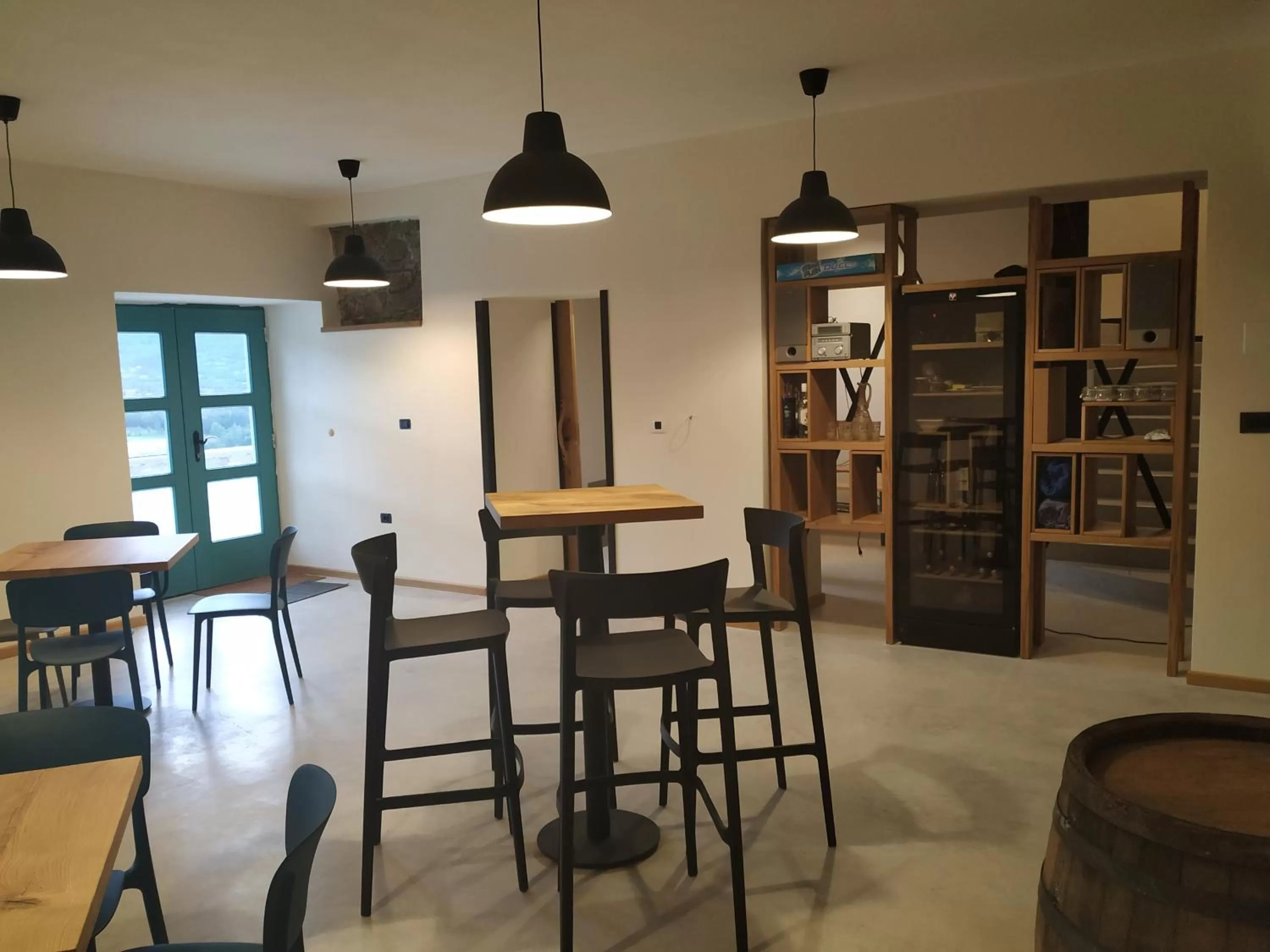 Lounge or bar in B & W KRIŽ