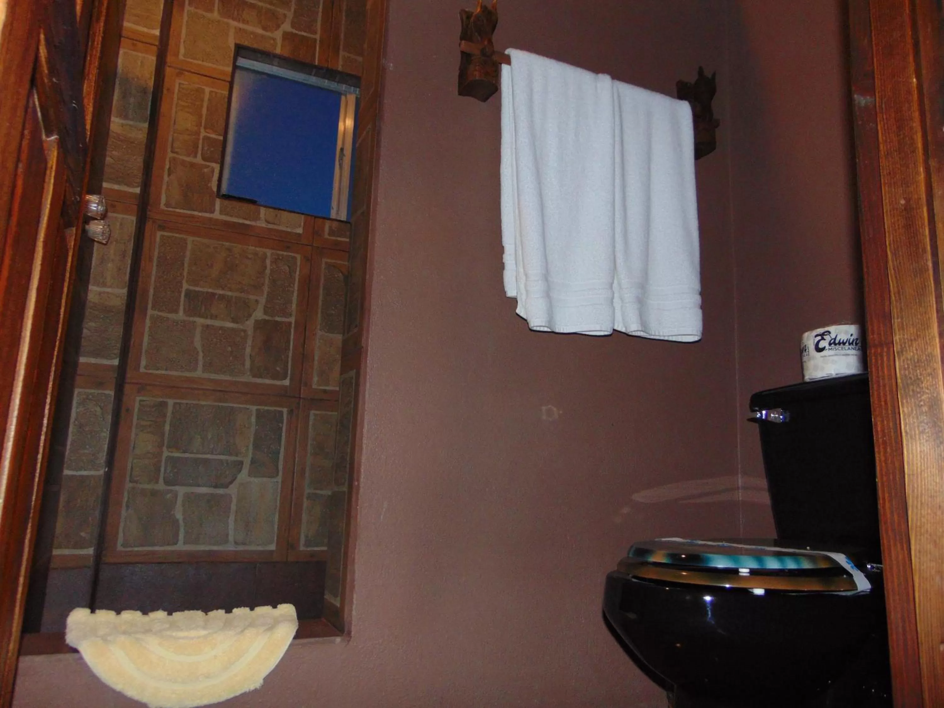 Toilet in Poco Cielo Hotel