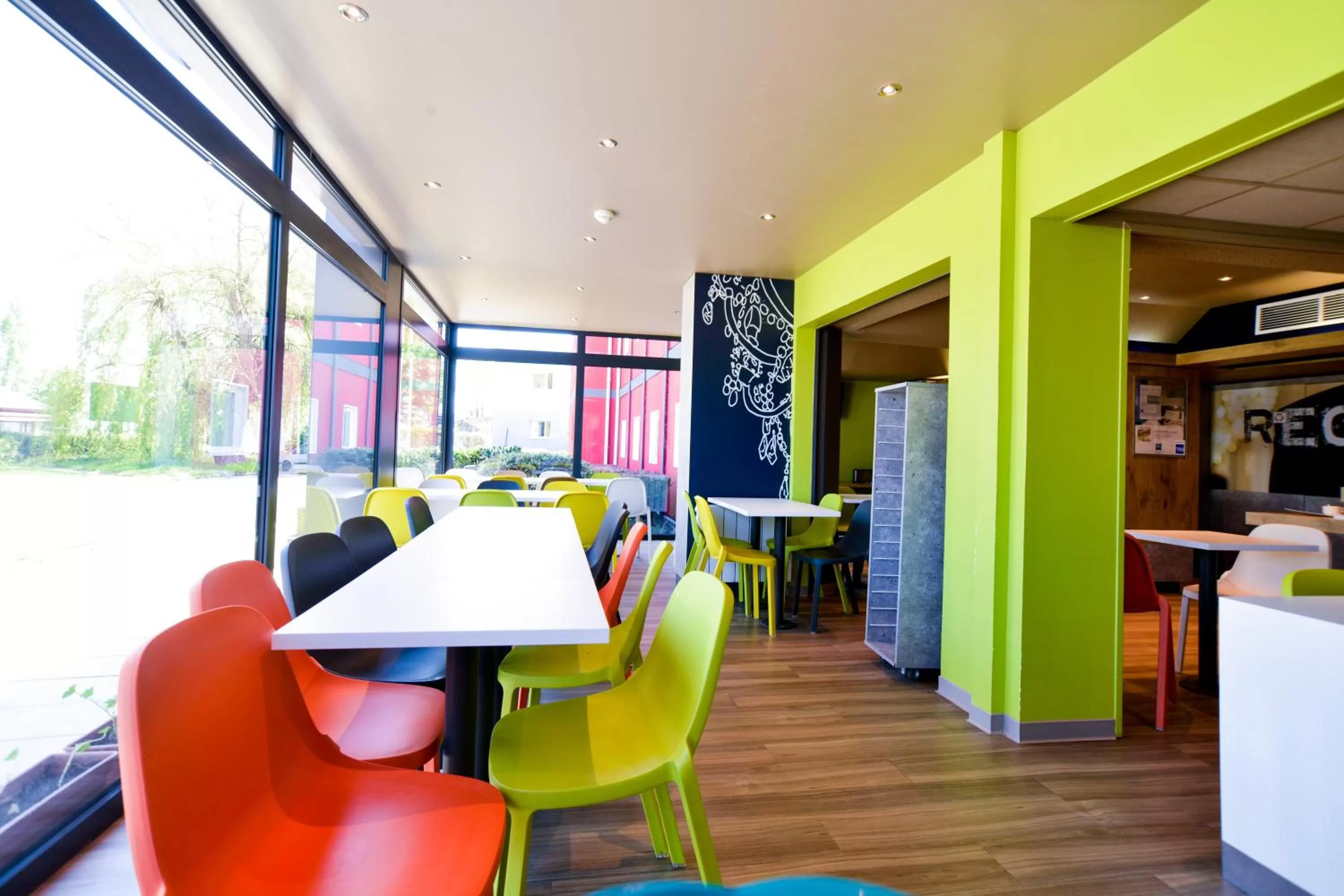 Lounge or bar in ibis budget Strasbourg La Vigie