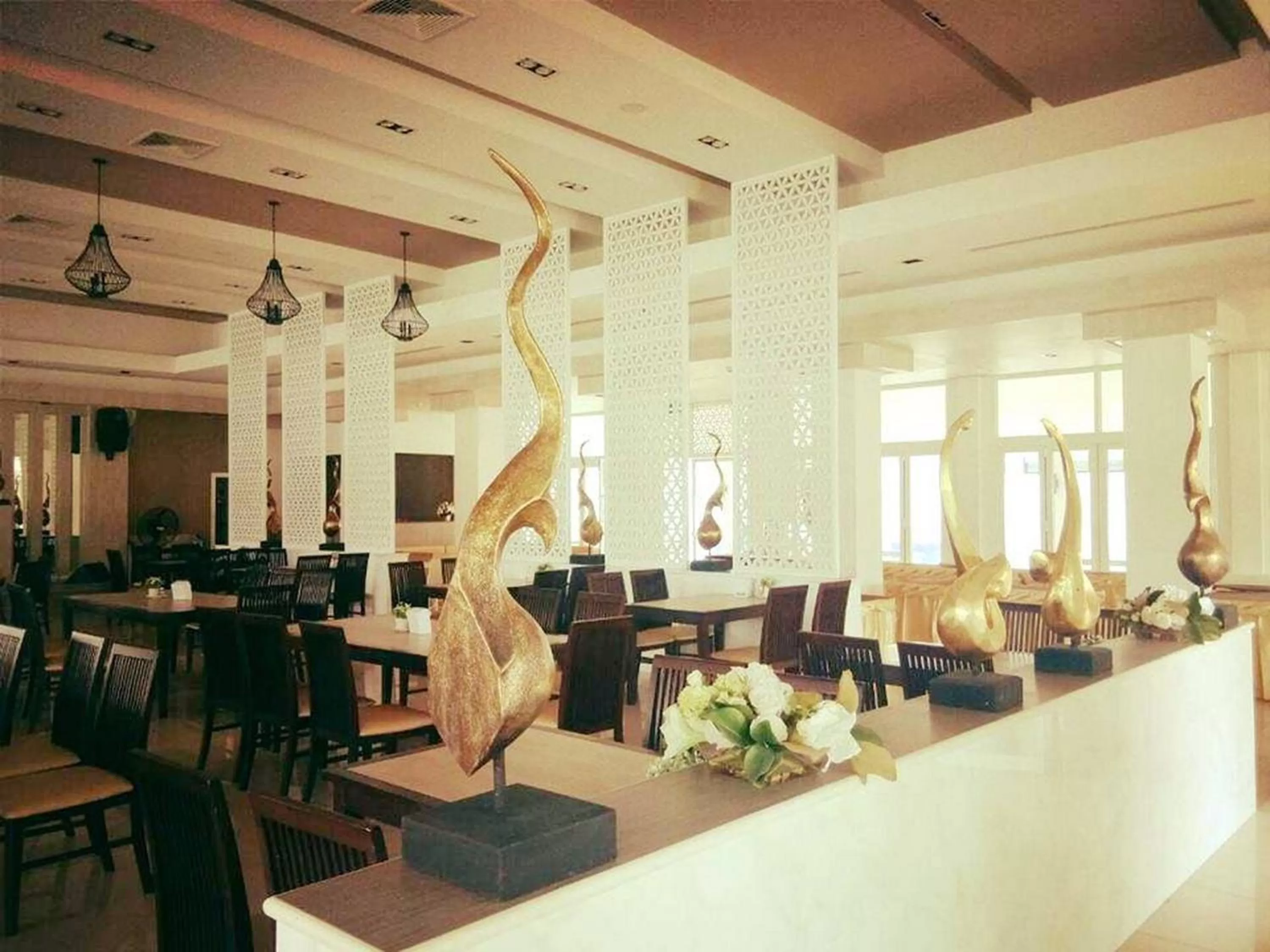 Restaurant/places to eat in Green Lake Resort - SHA Extra Plus Certified