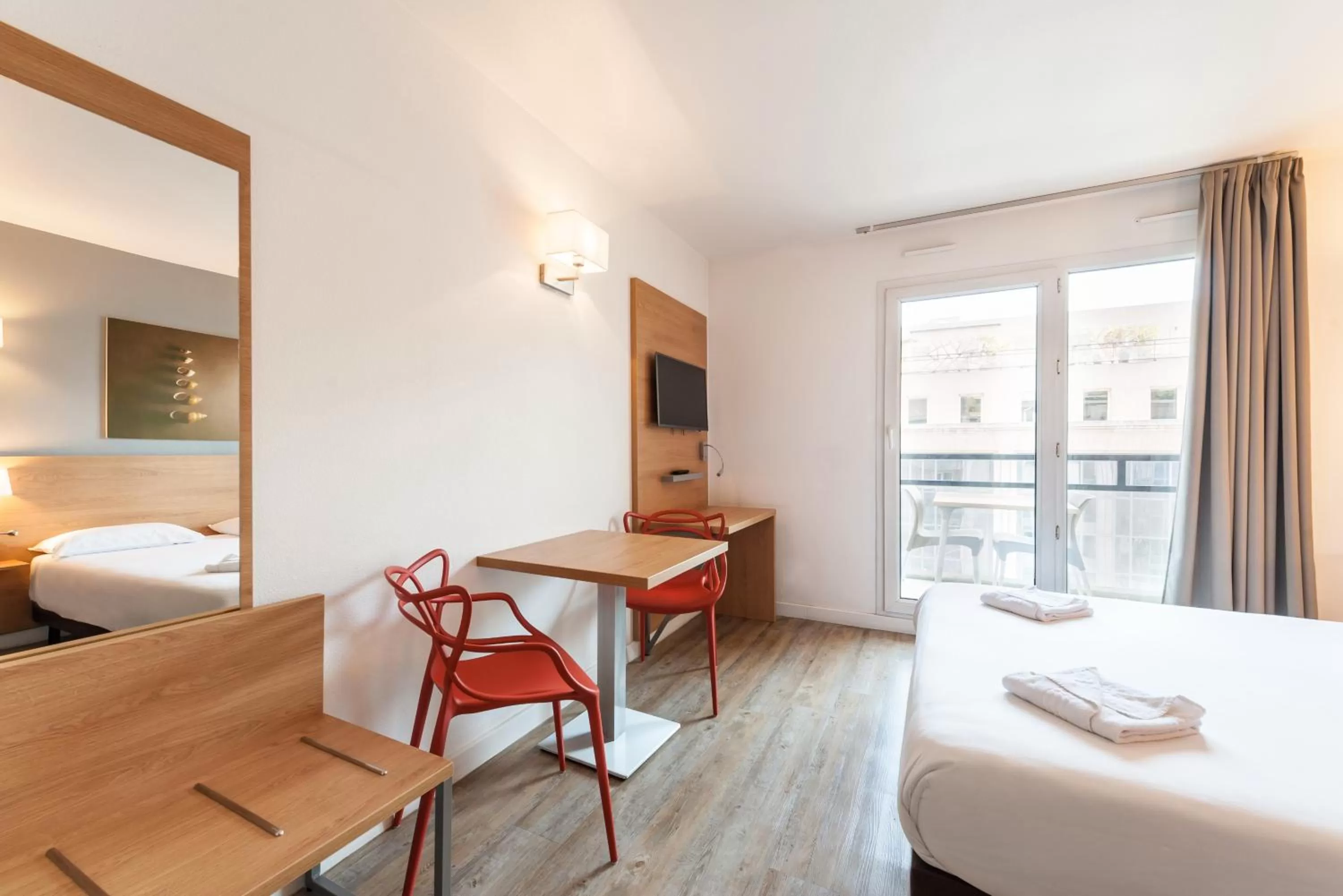 Seating area, Bed in Residhotel Le Grand Prado