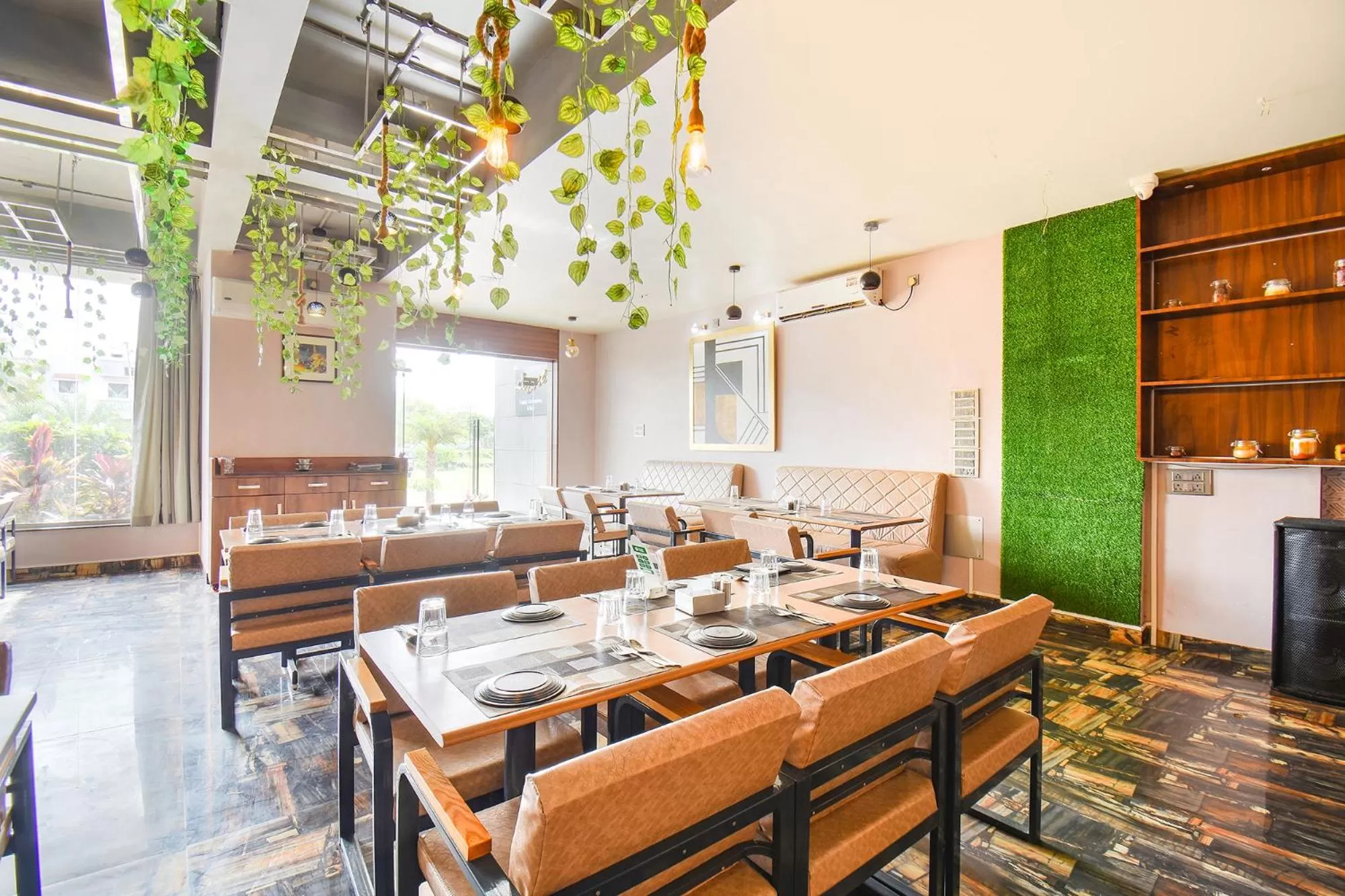 Restaurant/places to eat in FabHotel Prime Rajmudra - Nr Butterfly Park - Hinjawadi