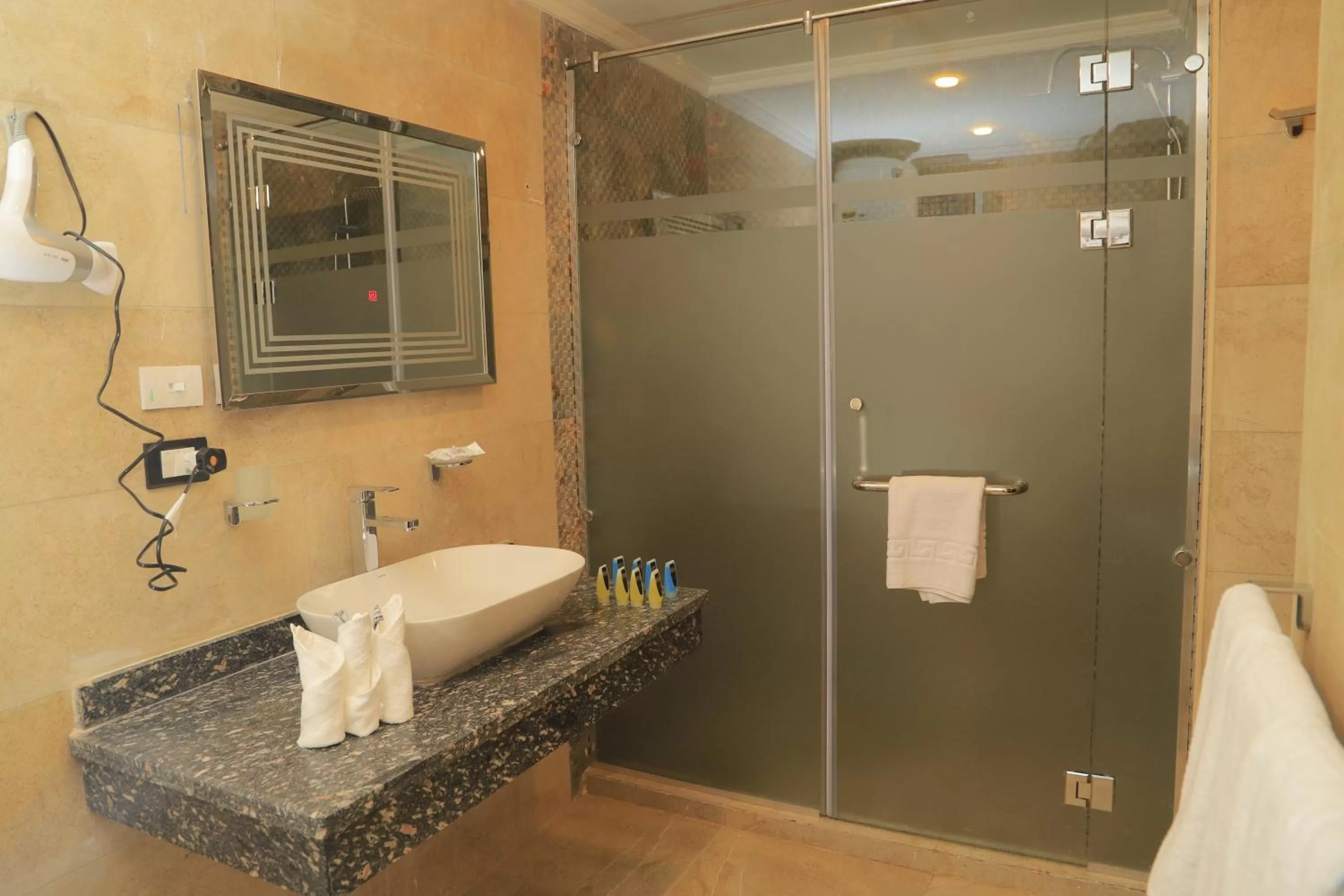 Shower, Bathroom in Jewel Grand Museum & Pyramids View