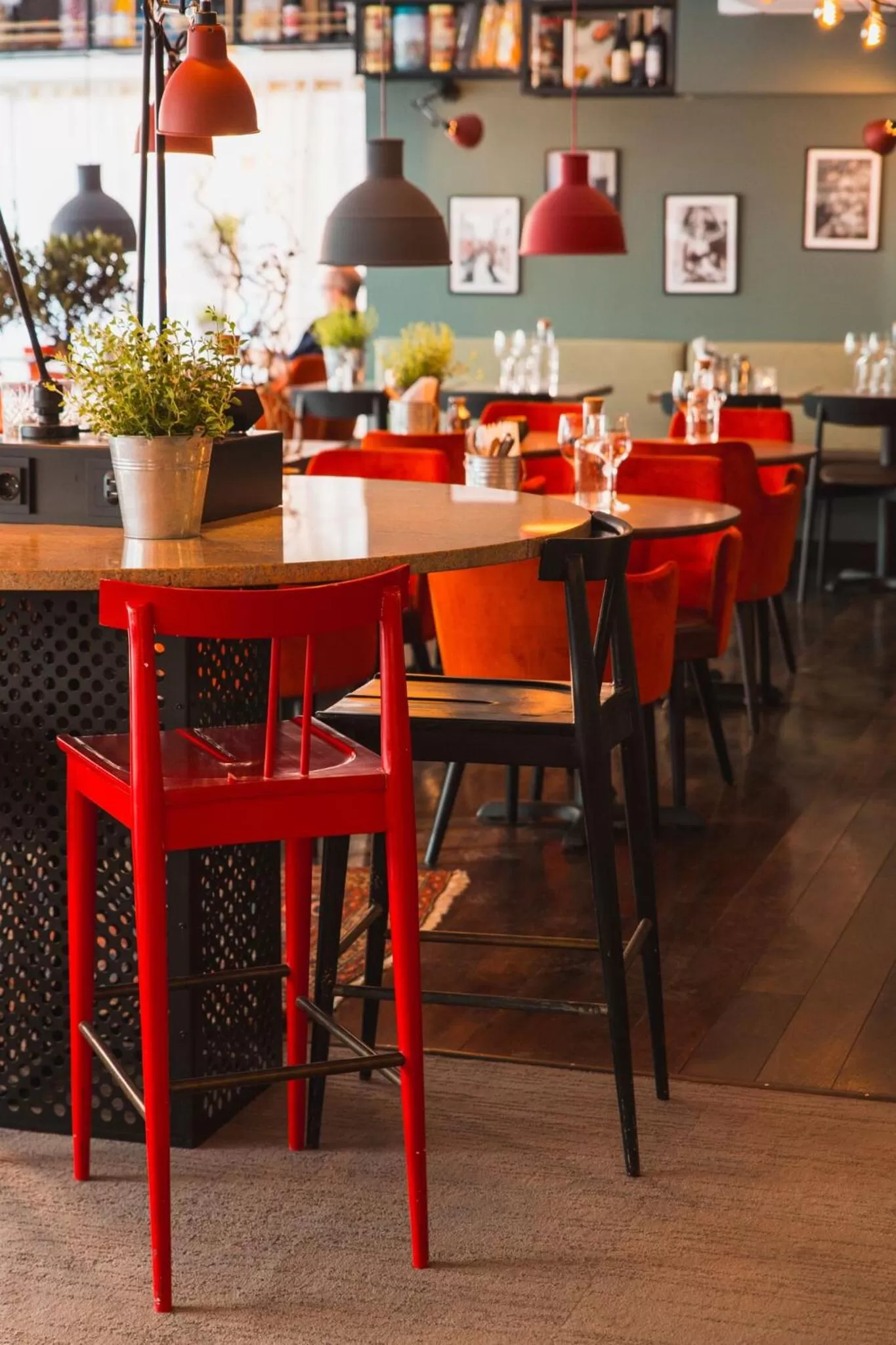 Restaurant/places to eat in Hotel Point