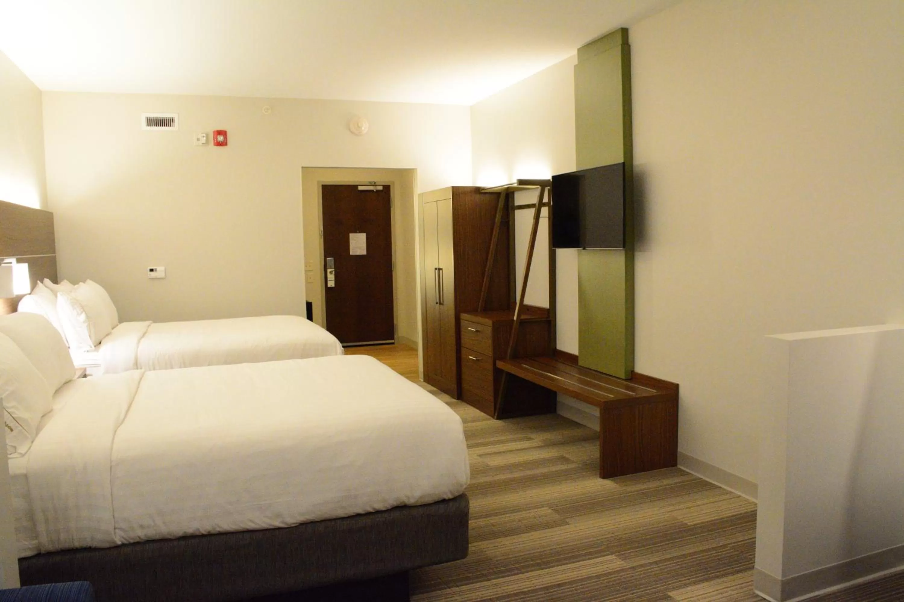 Photo of the whole room, Bed in Holiday Inn Express & Suites Lexington Park California by IHG