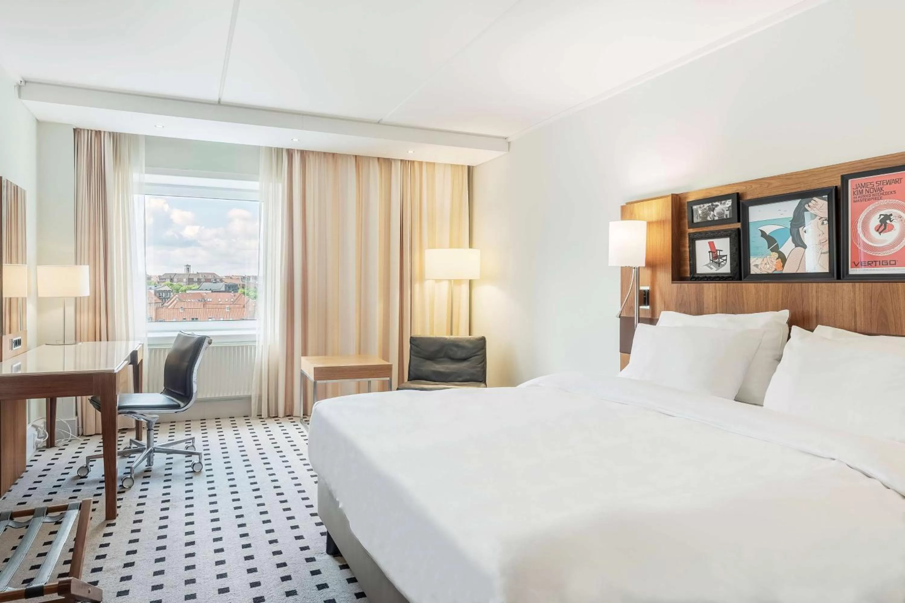 View (from property/room), Bed in Radisson Blu Scandinavia Hotel Aarhus