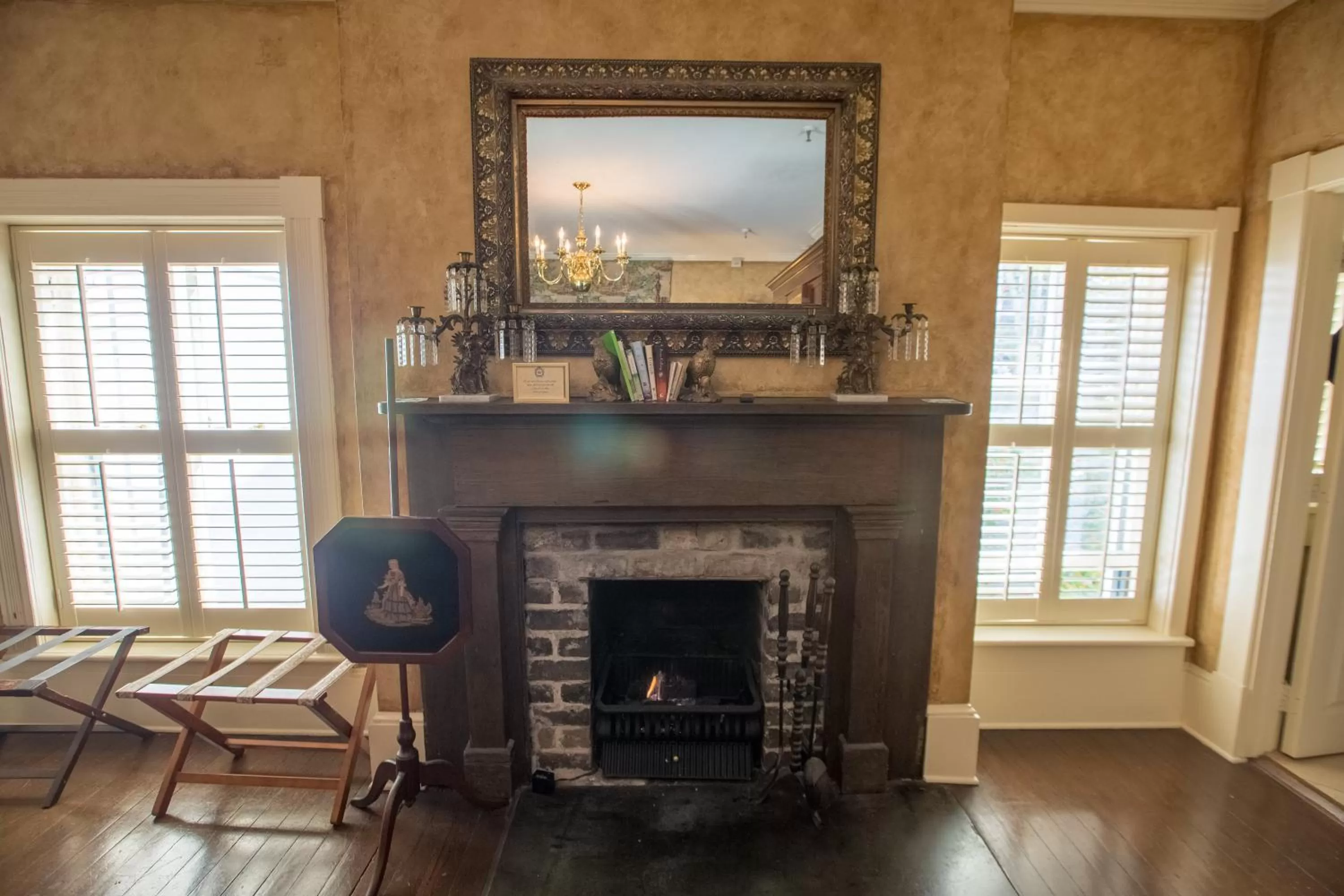Bedroom, TV/Entertainment Center in Ballastone Inn