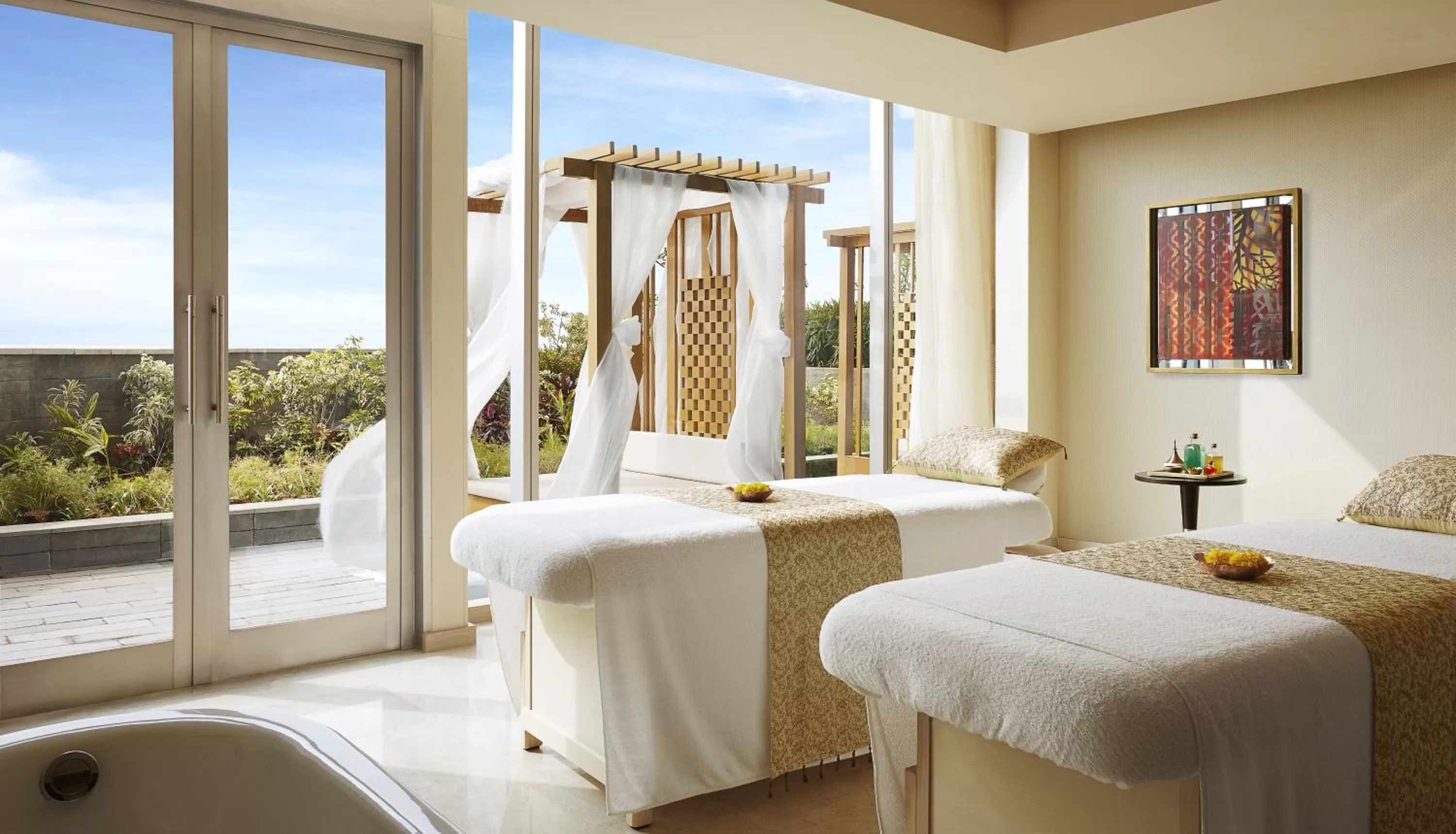 Spa and wellness centre/facilities, Bed in Taj Bangalore