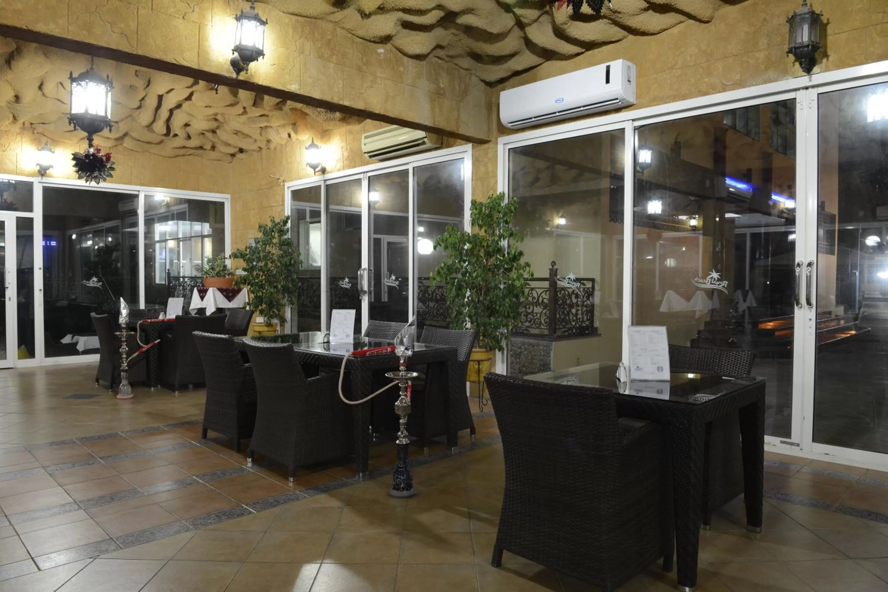 Restaurant/places to eat in Royal Beach Hotel & Resort