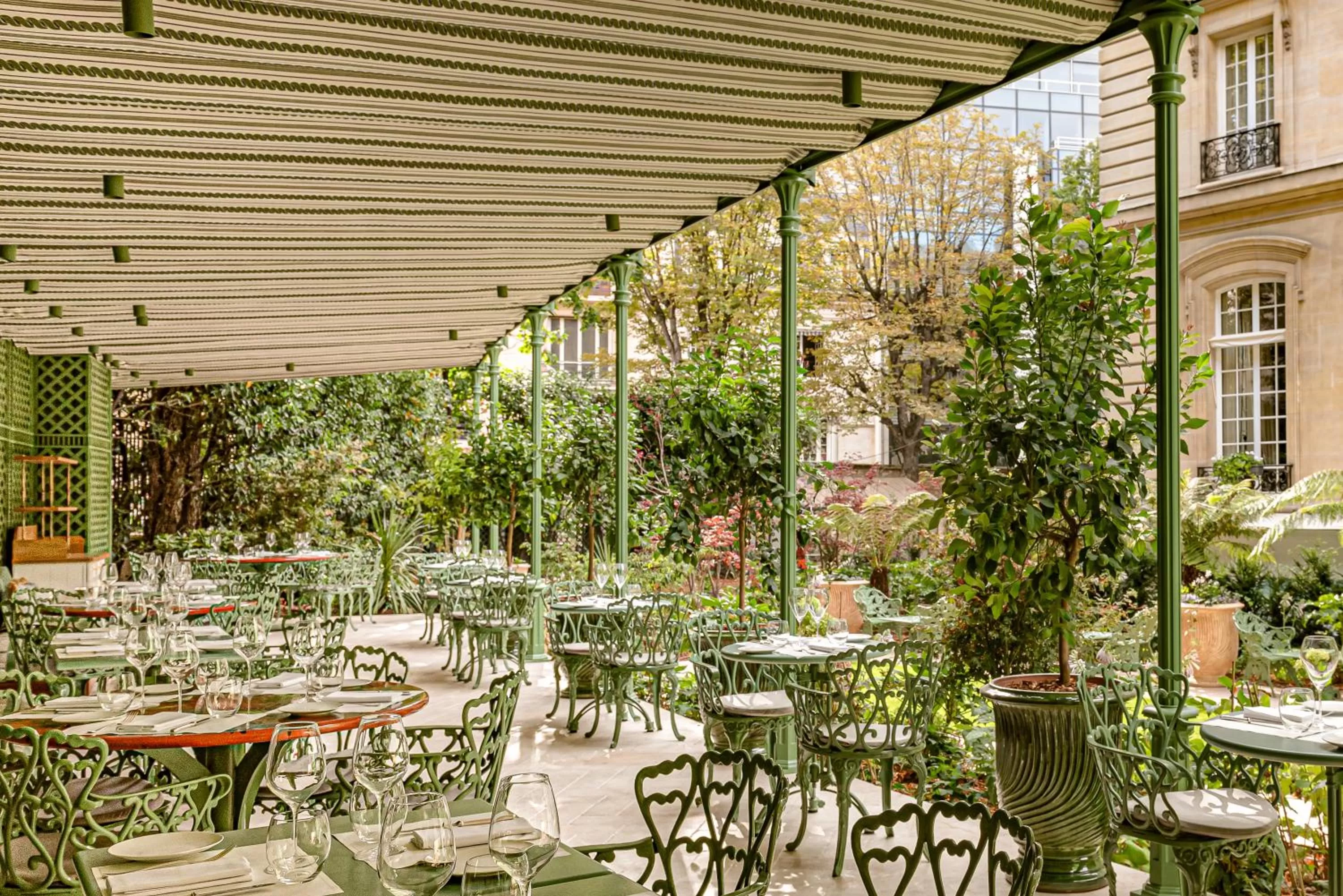 Patio in Saint James Paris