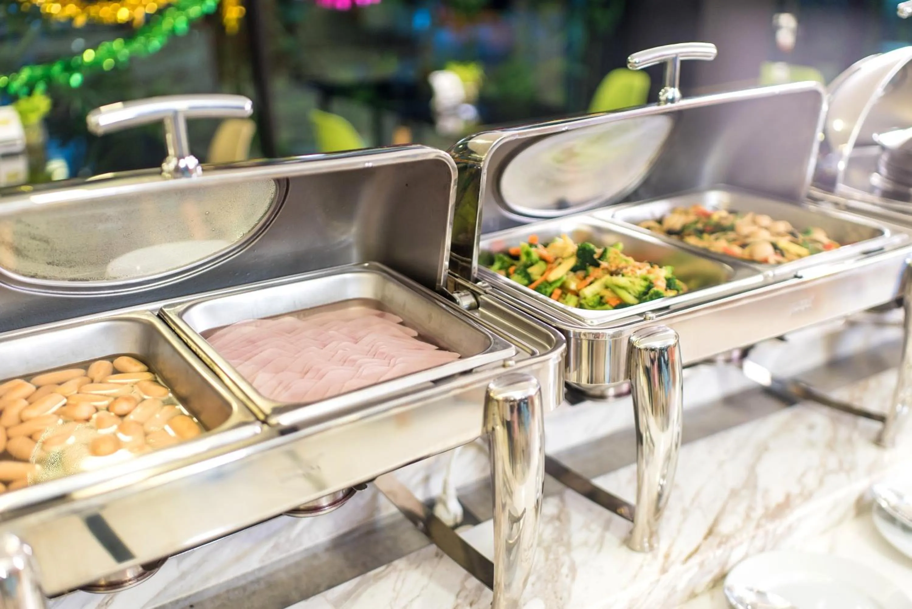 Restaurant/places to eat in Pause and Play Hotel