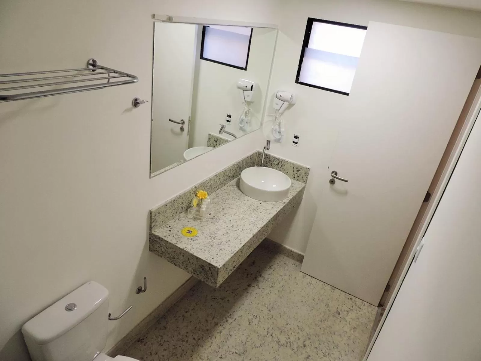 Bathroom in Comfort Hotel Maceió