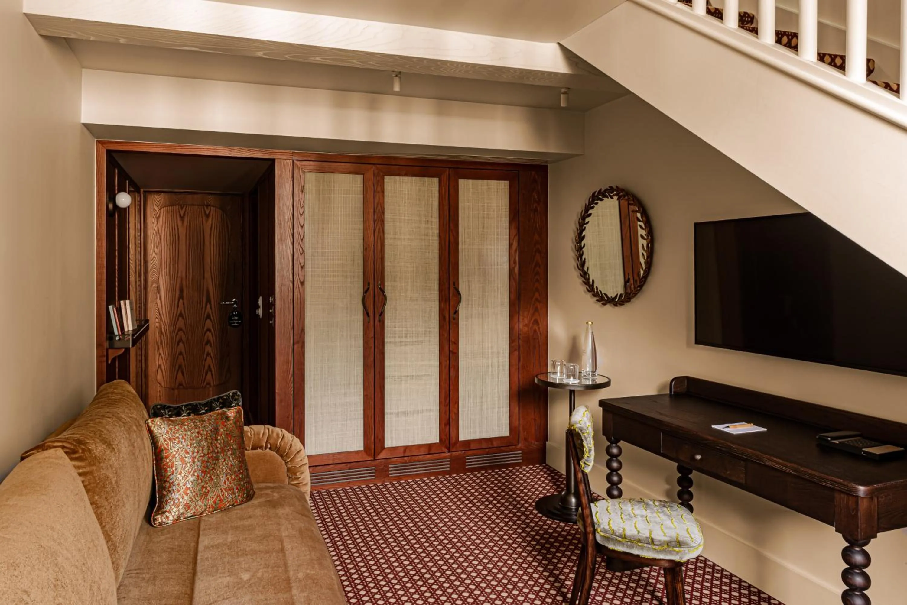 Living room in Château des Fleurs Hôtel & Spa Paris